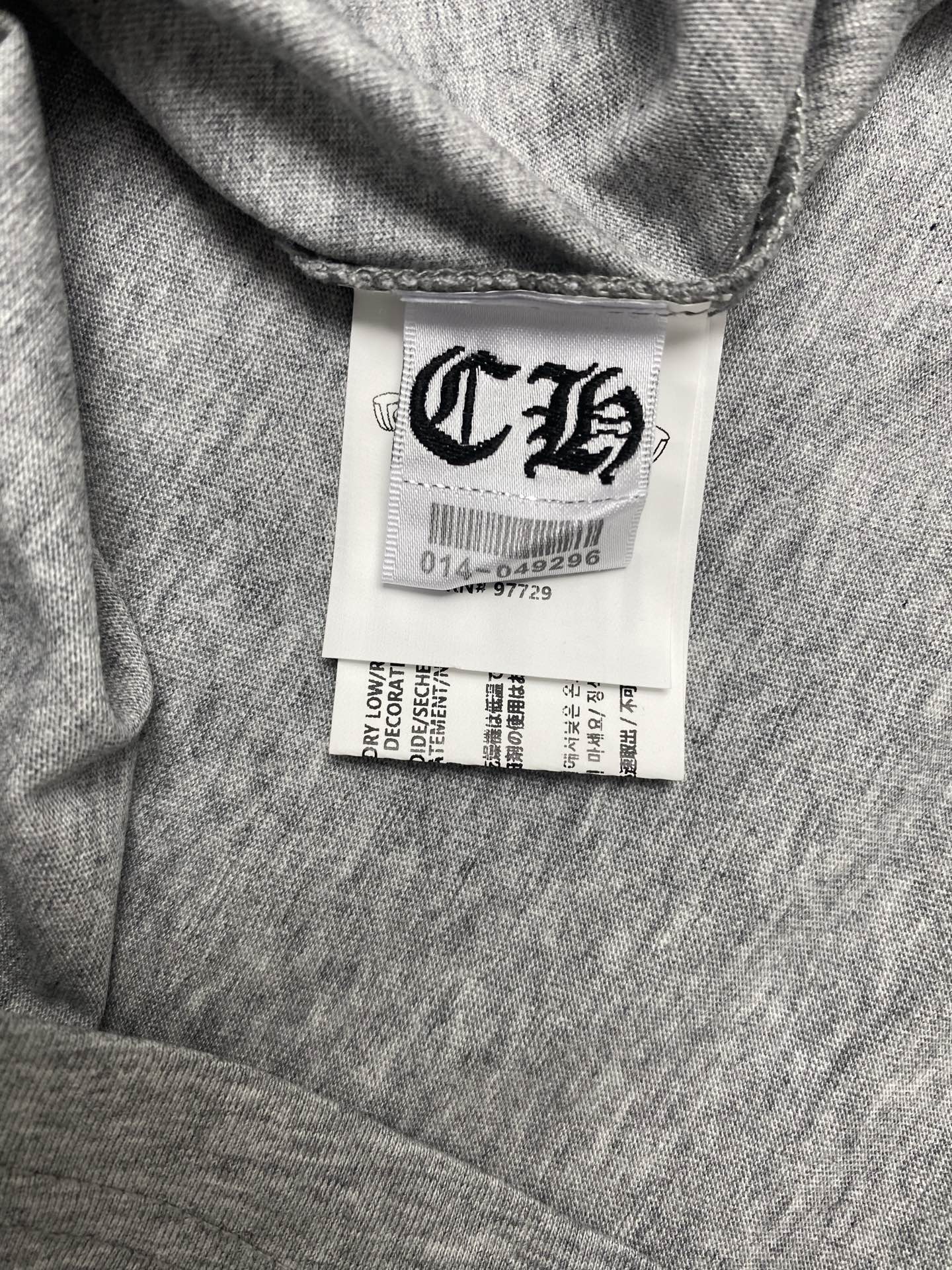  克罗心      25ss新款满背梵文短袖T恤，男女同款 ，高版本！
码数：S.M.L.XL.