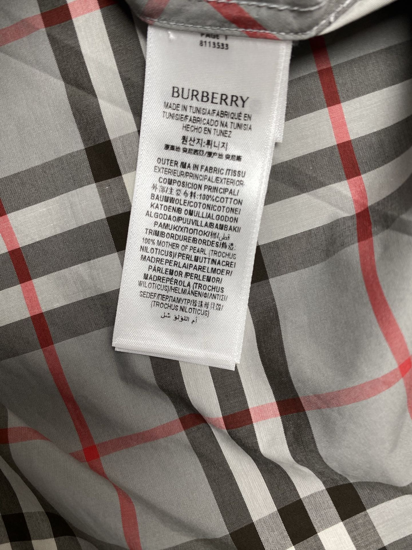  巴宝莉        25ss新款短袖衬衫，选用意大利精纺棉质面料打造，装饰 Burberry 格纹，
