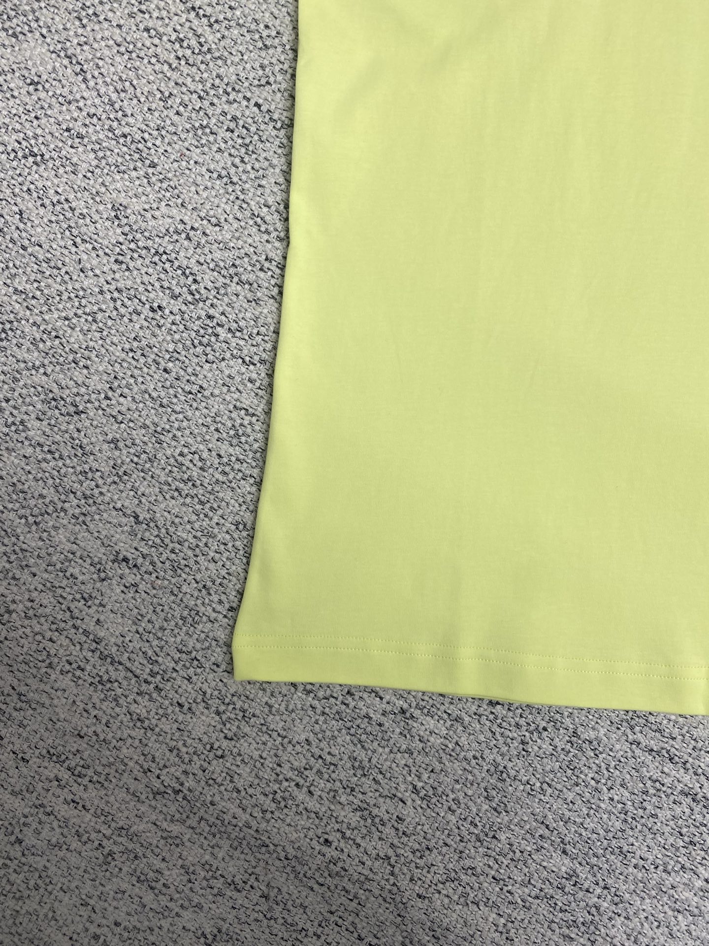  G家      25ss新款早秋系列 棉质印花网眼短袖 落肩袖T恤！高版本！
码数：S.M.L.