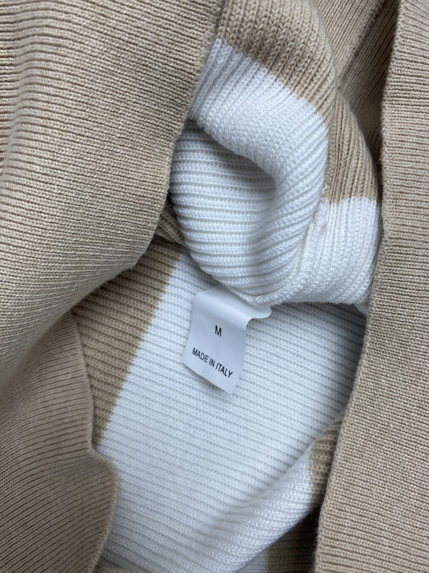  BC        25ss新款条纹印花针织短袖Polo衫 男款 米白色
码数：S.M.L.