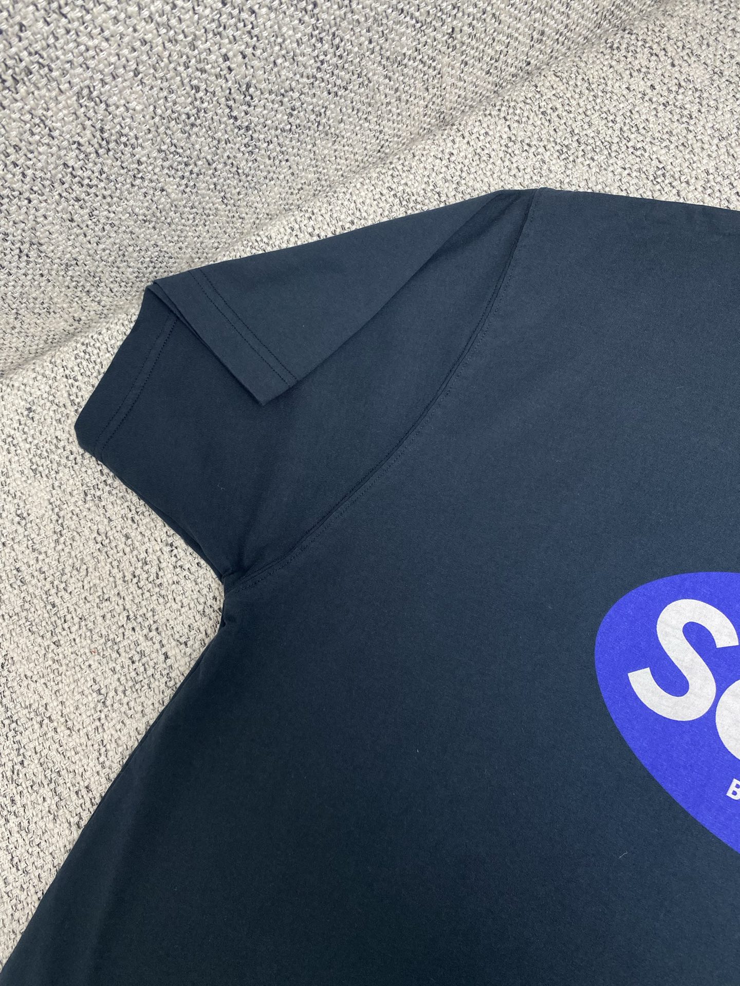  巴黎           25ss新款Balenciaga I Scholl男士褪色黑色平纹针织廓形T