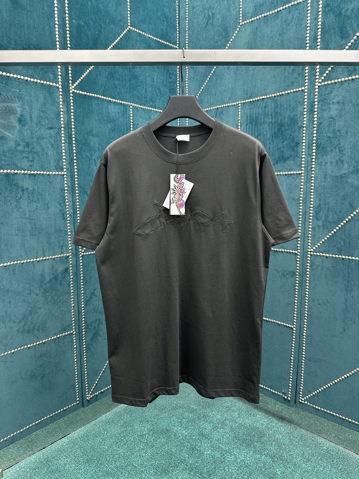 NO:457435,Dior 25ss new Lewis Hamilton collaboration series, cotton jersey embroidered short-sleeved loose T-shirt!  S.M.L.XL.,dior,T-shirt,tees,t-shirt,alexander wang19860909迪奥 25ss新款Lewis Hamilton合作系列,棉质平纹针织刺绣短袖宽松T恤！ 码数S.M.L.XL.,,dior,T-shirt,tees，t-shirt,alexander wang,Men's clothing