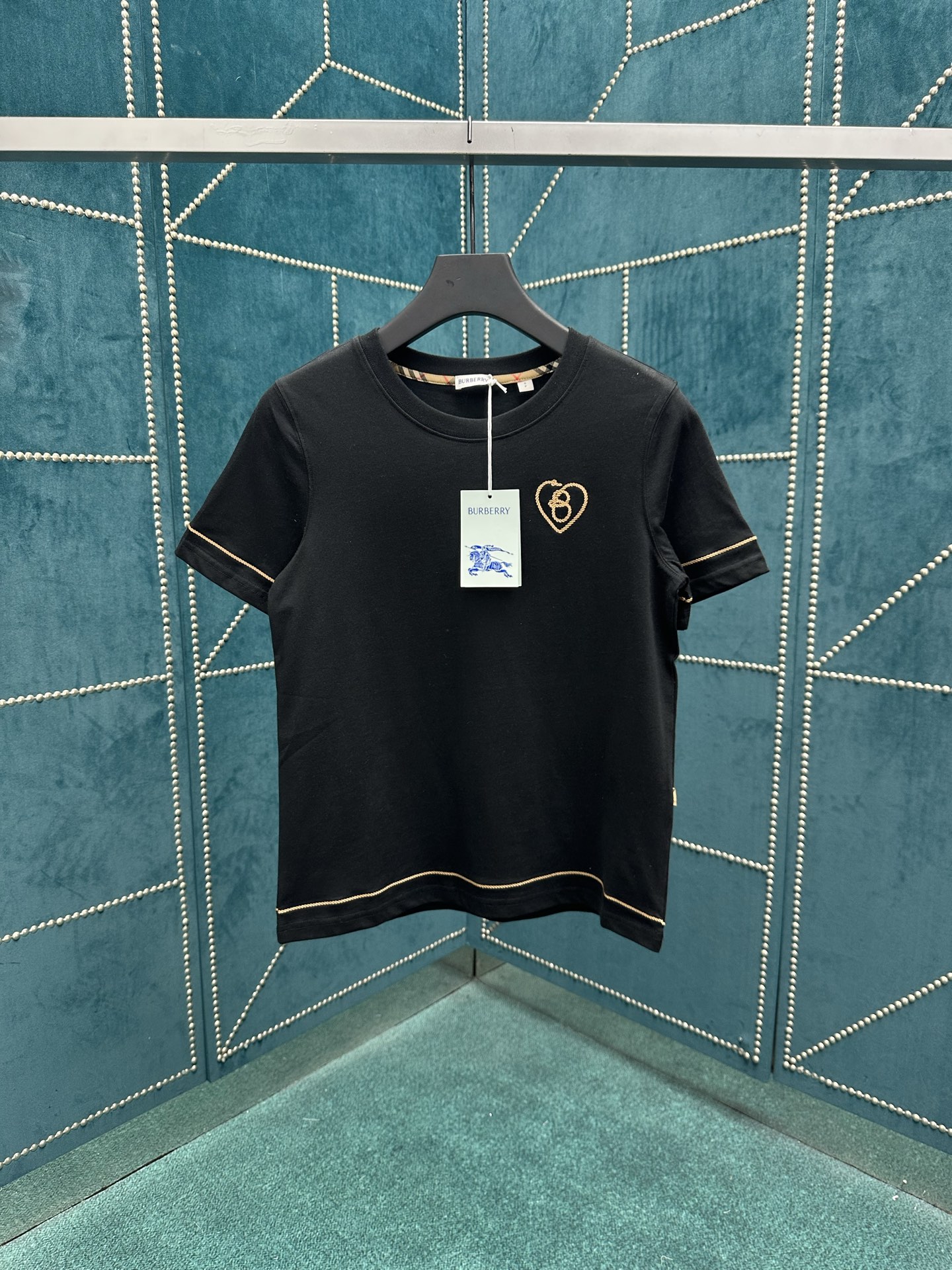 NO:465168,Burberry 25ss new logo cotton rib knit neckline regular T-shirt women's size S.M.L., burberry,tees, t-shirt, alexander wang19860909巴宝莉 25ss新款徽标棉质罗纹针织领口 常规T恤 女款 码数S.M.L.,,burberry,tees，t-shirt,alexander wang,Men's clothing
