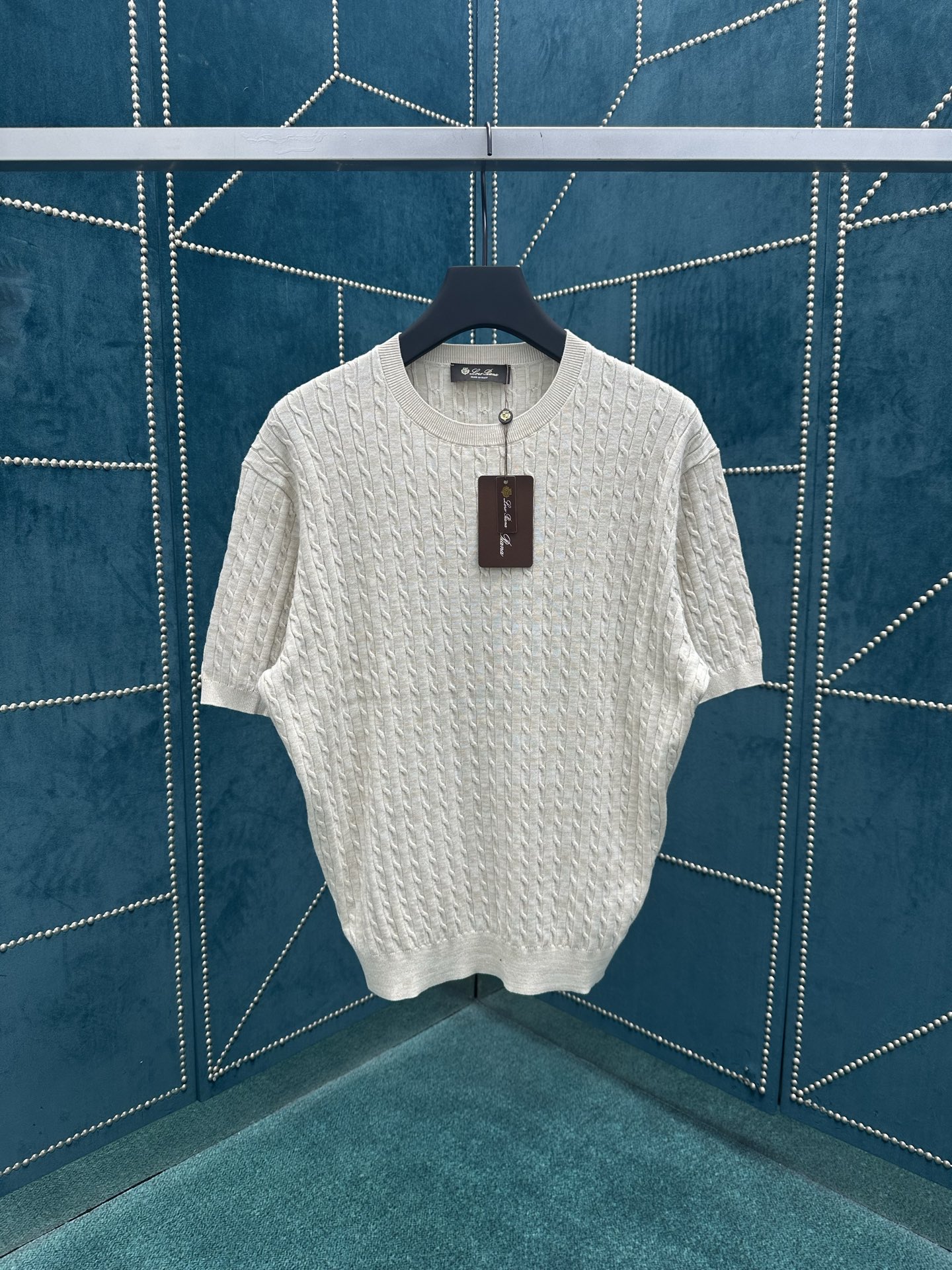 NO:482591,Lss new style old money style knitted short-sleeved cleanfit simple and versatile half-sleeved expensive shoulder T-shirt, same model for men and women, size S.M.L.XL., loro piana, T-shirt,tees, t-shirt,alexander wang19860909Lss新款老钱风麻花针织短袖cleanfit简约百搭半袖显贵正肩T恤 男女同款 码数S.M.L.XL.,,loro piana,T-shirt,tees，t-shirt,alexander wang,Men's clothing
