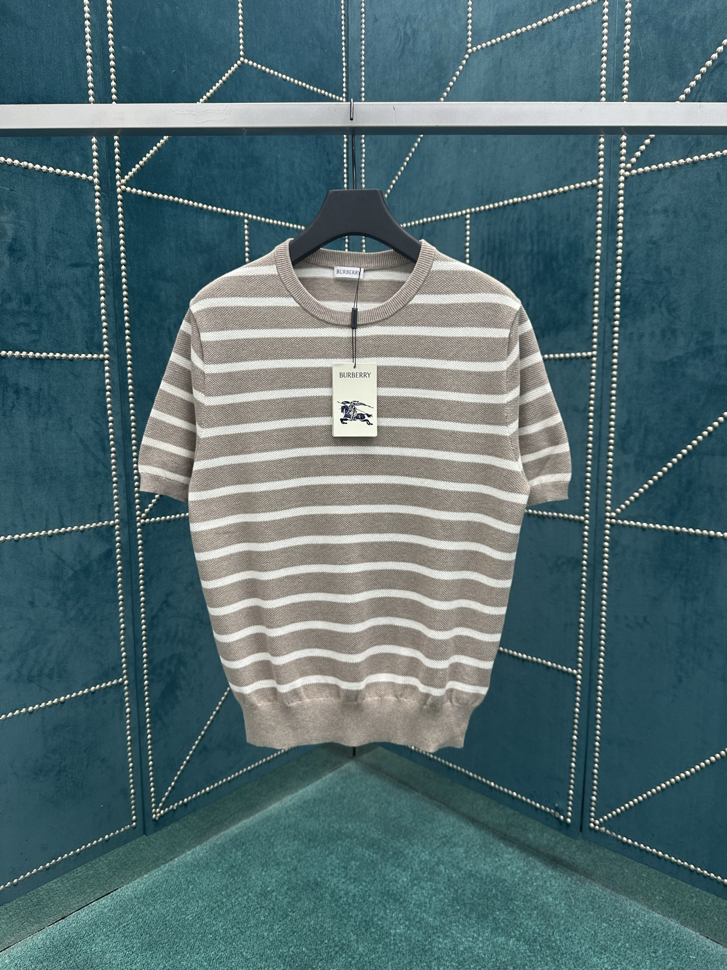 NO:482585,Burberry 25ss new striped sweater, same style for men and women, high version. S.M.L.XL., burberry, alexander wang19860909巴宝莉 25ss新款条纹针织衫,男女同款,高版本. 码数S.M.L.XL.,,burberry,alexander wang,Men's clothing