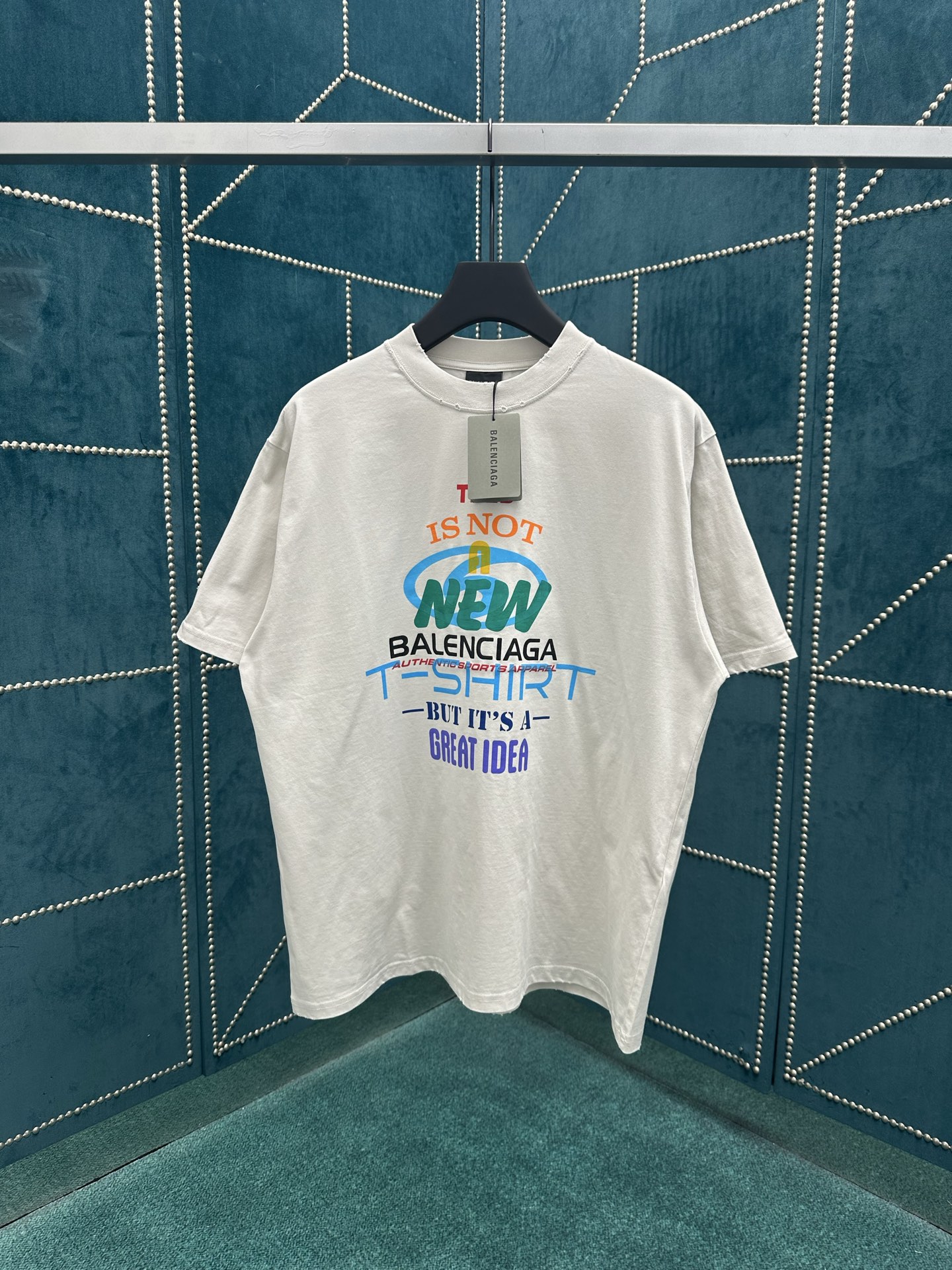 NO:482574,Paris 25ss new style print round neck short sleeves, retro flat knitted fabric, decorated with brand logo, ink and graffiti letter printing, with unique texture and three-dimensionality. S.M.L.XL.,,T-shirt,alexander wang19860909巴黎 25ss新款主义印花圆领短袖,复古平面针织面料,饰有品牌标识,水墨涂鸦感字母印花,具有独特的质感和立体感. 码数S.M.L.XL.,,T-shirt,alexander wang,Men's clothing