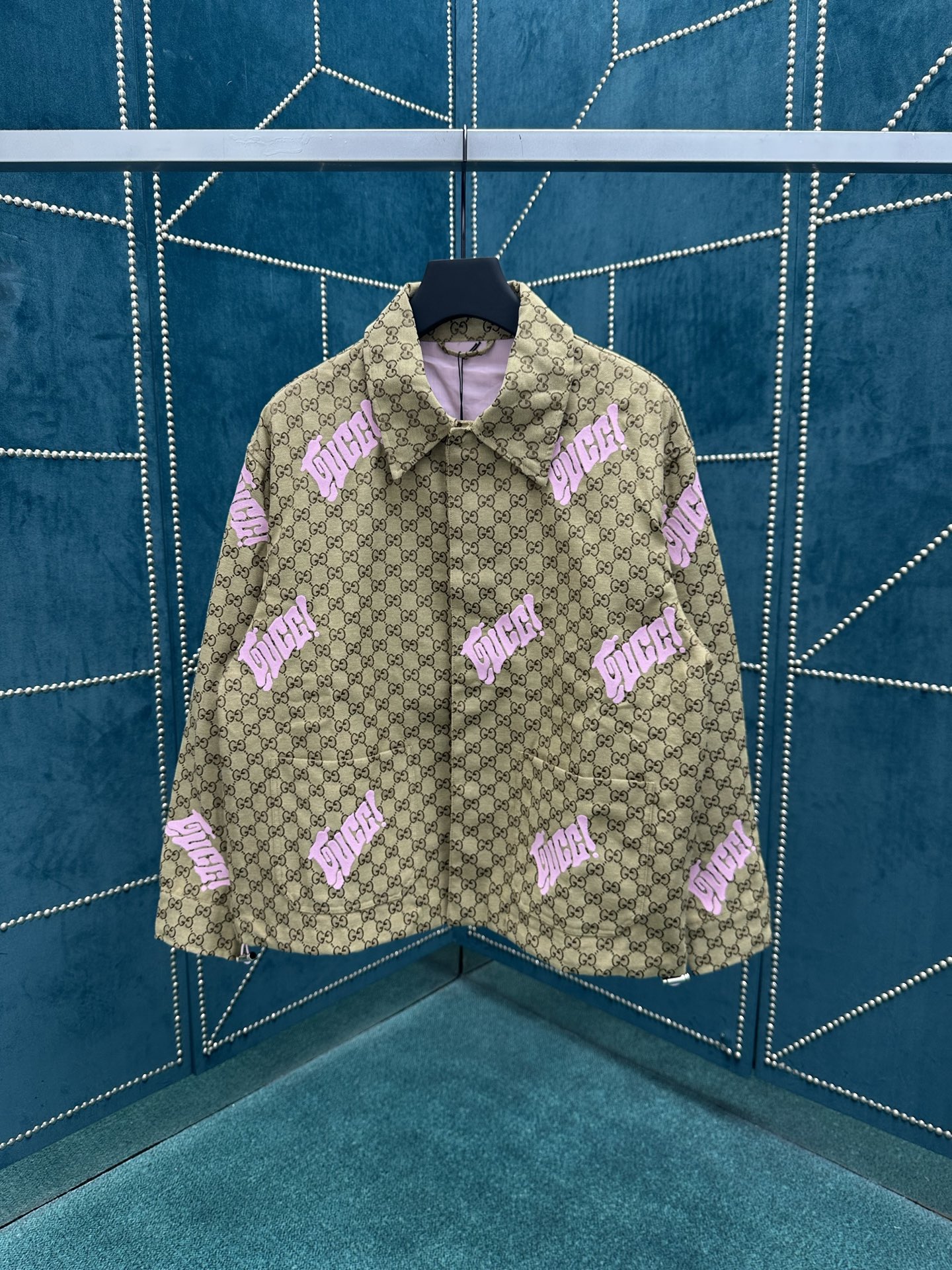 NO:501968,G Home 25ss new jacket is made of camel and dark brown GG canvas linen blend fabric, making Gucci embroidery all over the body more lively and interesting. Number 46.48.50.52., gucci, gucci, jackets & coats, alexander wang19860909G家 25ss新款款夹克以驼色和深棕色GG帆布亚麻混纺面料制成,通体Gucci刺绣更添灵动妙趣. 码数46.48.50.52.,,gucci,gucci,jackets & coats,alexander wang,Men's clothing