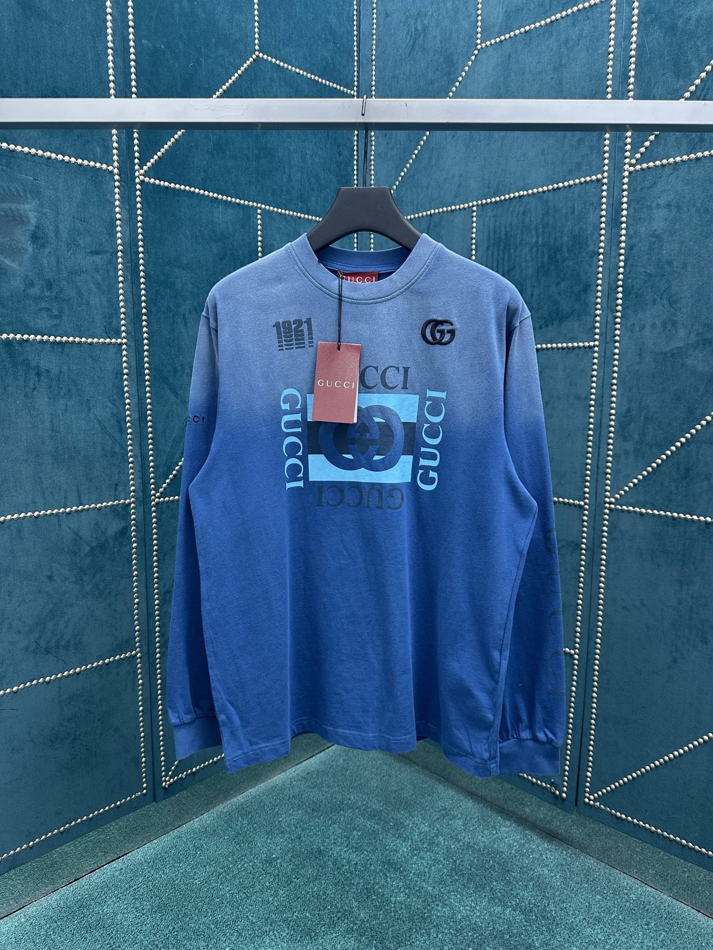 NO:501941,G Home 25ss new long-sleeved T-shirt is made of blue aging effect fine velvet knitted cotton, decorated with brand classic printing and exquisite embroidery, demonstrating the ingenious craftsmanship. S.M.L.XL., gucci,tees, t-shirt, alexander wang19860909G家 25ss新款长袖T恤采用蓝色做旧效果细绒针织棉打造,饰有品牌经典印花与精美刺绣,彰显匠心工艺. 码数S.M.L.XL.,,gucci,tees，t-shirt,alexander wang,Men's clothing