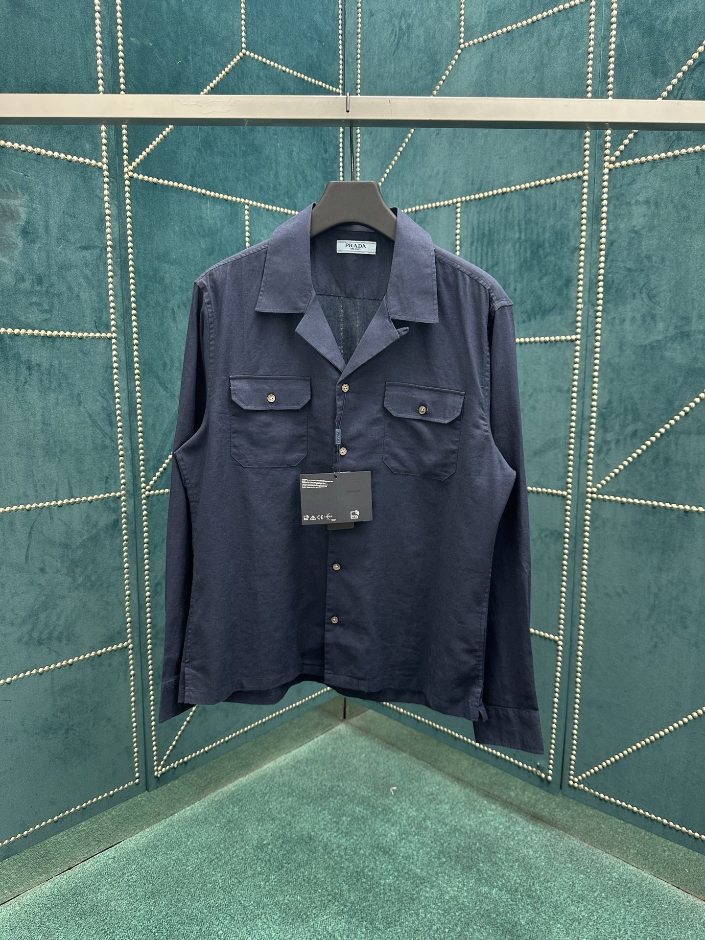 NO:491186,Prada 25ss new solid color lapel shirt with long sleeves high version!  S.M.L.XL.XXL.,,prada,shirts,alexander wang19860909普拉达 25ss新款纯色翻领衬衫长袖 高版本！ 码数S.M.L.XL.XXL.,,prada,shirts,alexander wang,Men's clothing