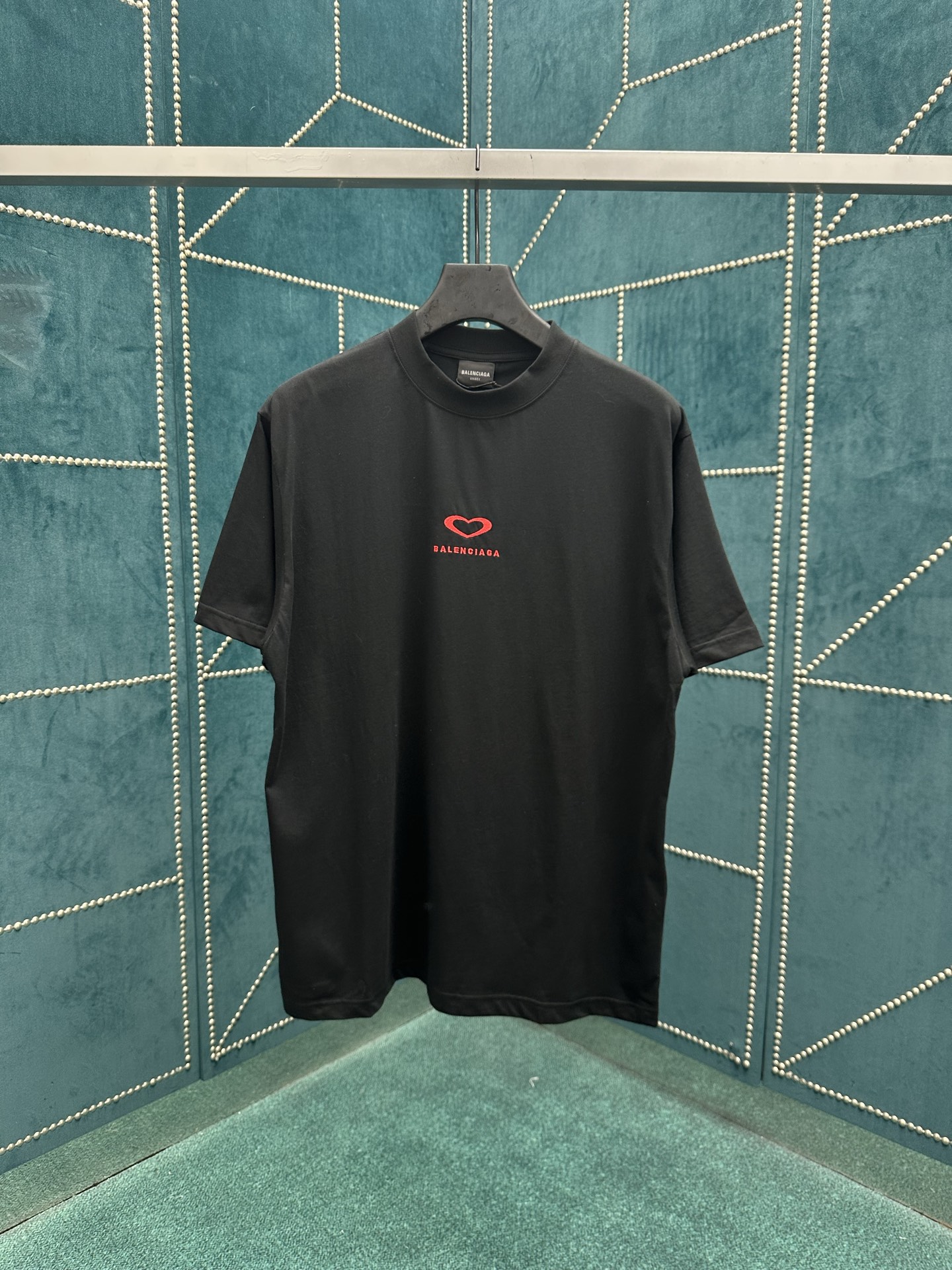 NO:496363,Paris 25ss new style men and women with the same style black jersey medium-sized T-shirt, with qixi 25 art embroidery on the front and the same style printed on the back. S.M.L.XL.,,tees, t-shirt,alexander wang19860909巴黎 25ss新款男女同款黑色平纹针织中号版型T恤,正面饰以qixi 25艺术作品刺绣,背面饰以同款印花. 码数S.M.L.XL.,,tees，t-shirt,alexander wang,Men's clothing