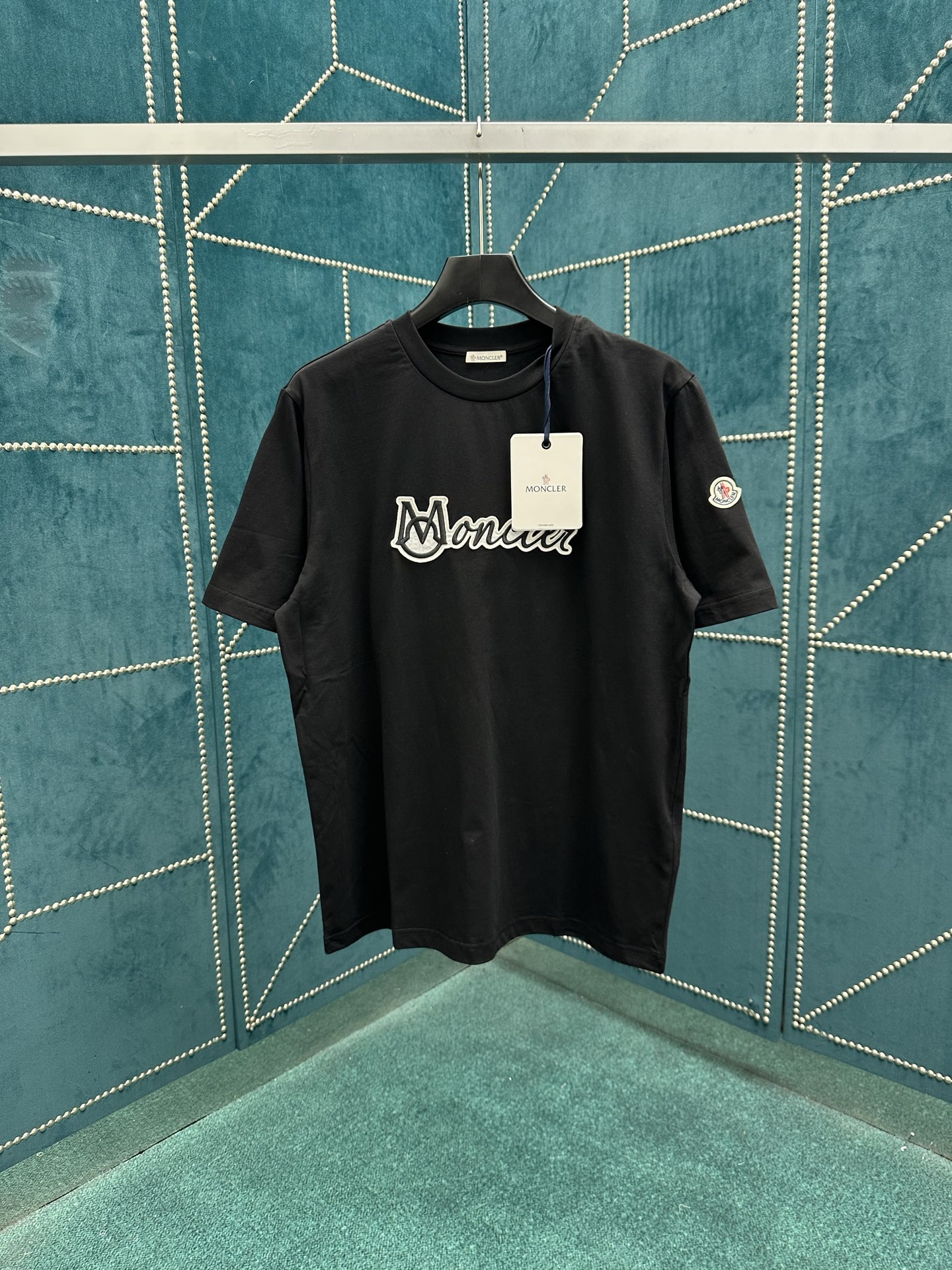 NO:496329,25ss new Logo embroidered round neck loose short-sleeved T-shirt for men black high-version S.M.L.XL., Moncler, T-shirt,tees, t-shirt,alexander wang19860909蒙口 25ss新款Logo刺绣圆领宽松短袖T恤 男款 黑色 高版本 码数S.M.L.XL.,,Moncler,T-shirt,tees，t-shirt,alexander wang,Men's clothing