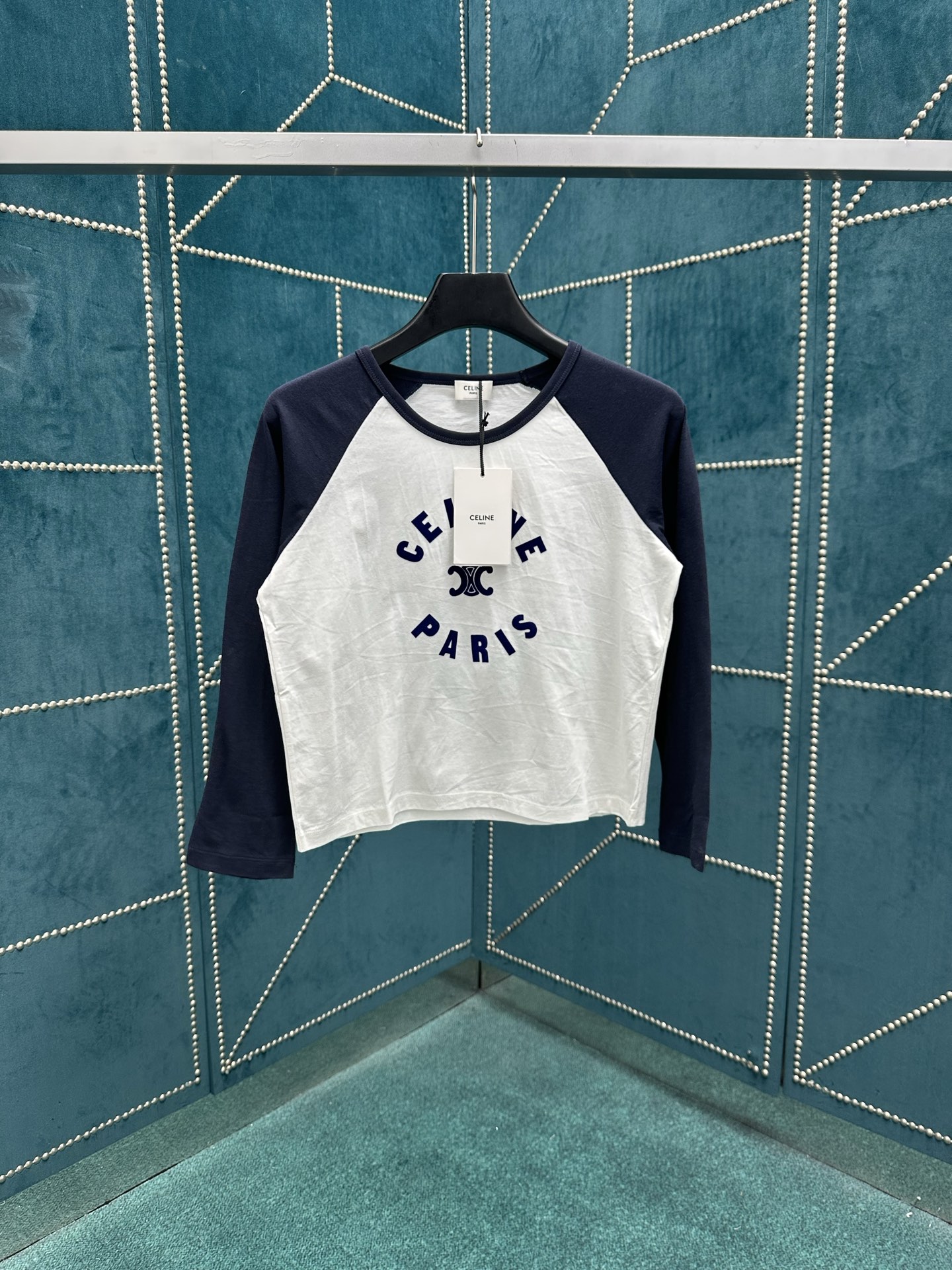 NO:496368,Celine 25ss new contrast letters logo print round neck long sleeve T-shirt for women S.M.L., celine,tees, t-shirt, alexander wang19860909赛琳 25ss新款撞色字母Logo印花圆领长袖 T恤 女款 码数S.M.L.,,celine,tees，t-shirt,alexander wang,Men's clothing