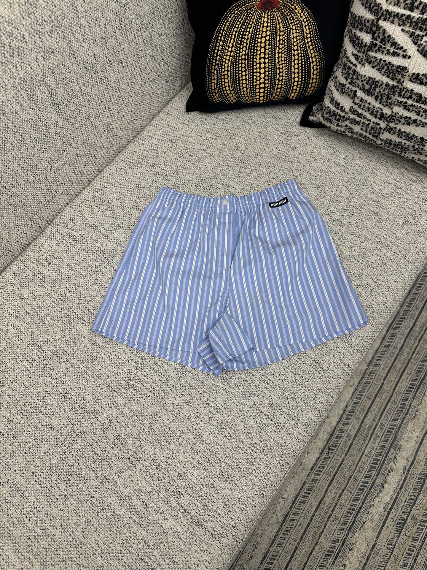 NO:501976,MIUMIU25ss new cotton striped elastic belt casual shorts women's high version size 36.38.40.,,miumiu, shorts,alexander wang19860909MIUMIU25ss新款棉质条纹弹性腰带休闲短裤 女款 高版本 码数36.38.40.,,miumiu,shorts,alexander wang,Men's clothing