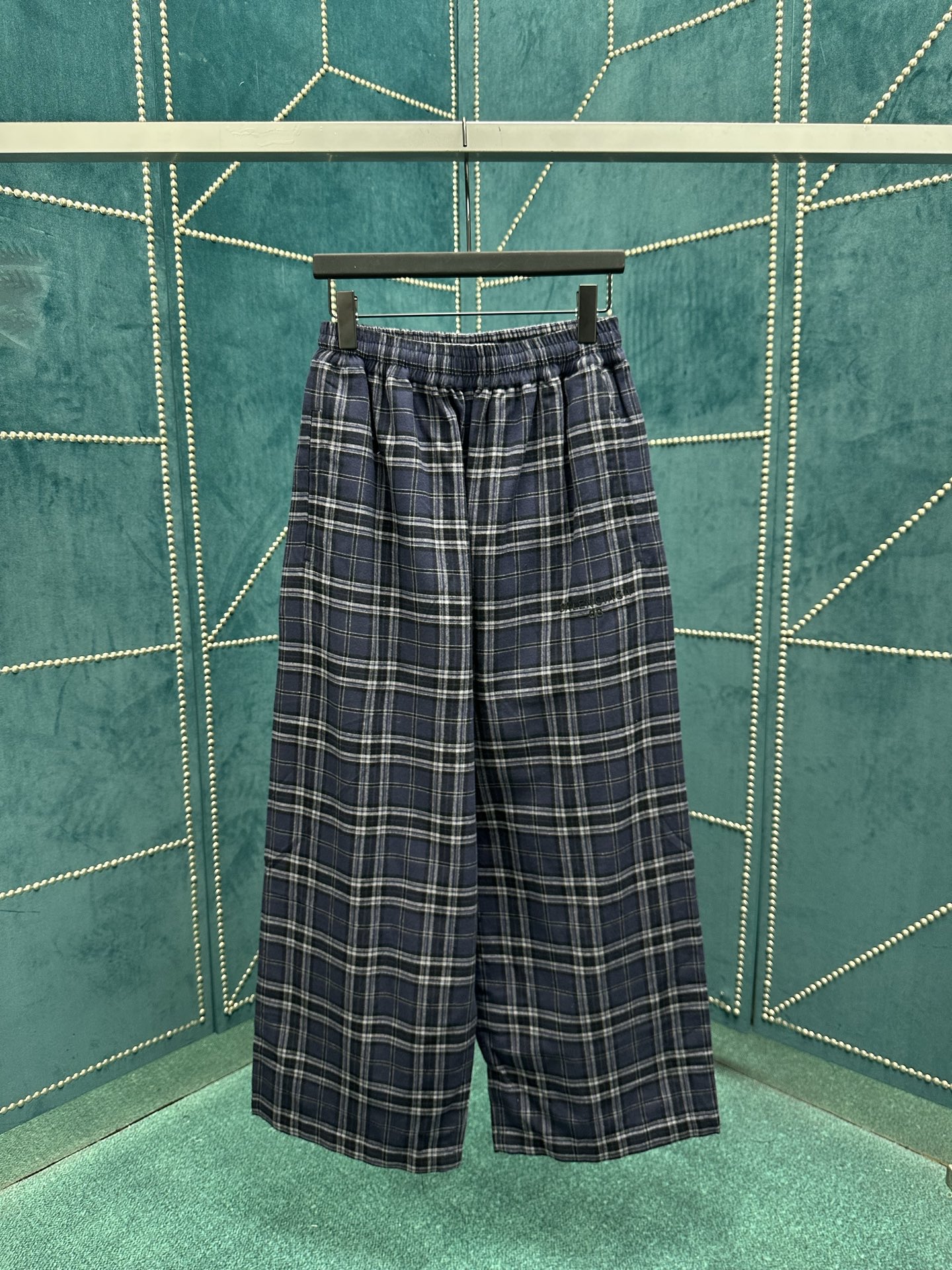NO:504925,Paris 25ss new BAGGY trousers navy and grey checked flannel Baggy trousers high version size S.M.L., alexander wang19860909巴黎25ss新款BAGGY长裤 海军蓝和灰色格纹法兰绒Baggy长裤 高版本 码数S.M.L.,,alexander wang,Men's clothing