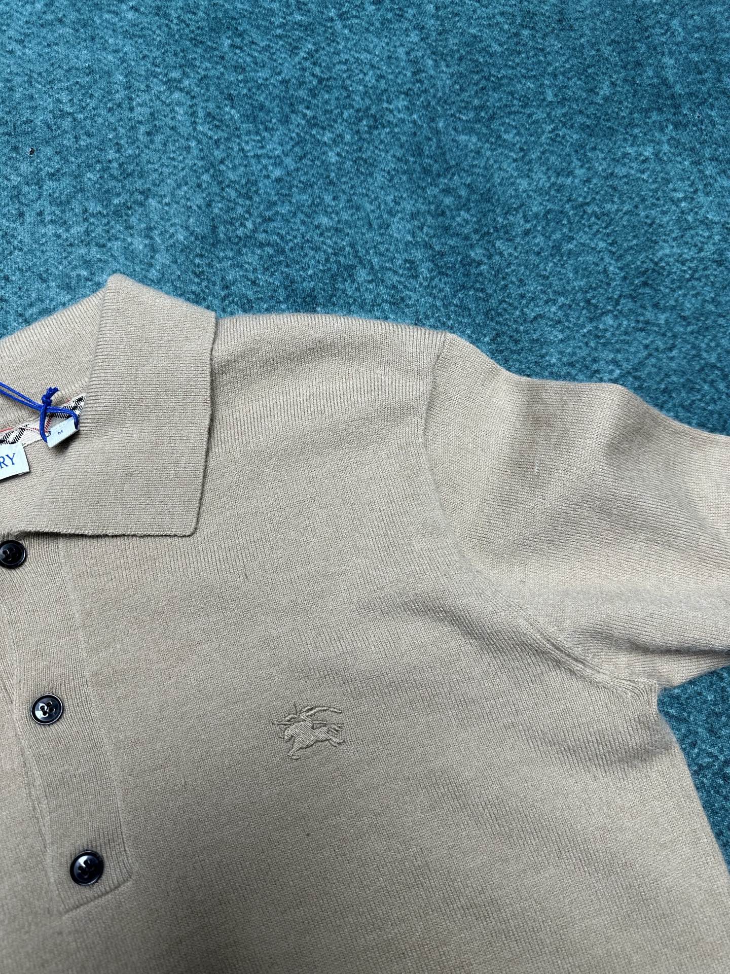P684 Pablo 25ss Light Wool Knitted Shirts with Horseman Emblem Embroidery – Burberry Strip Integration - 图片 4