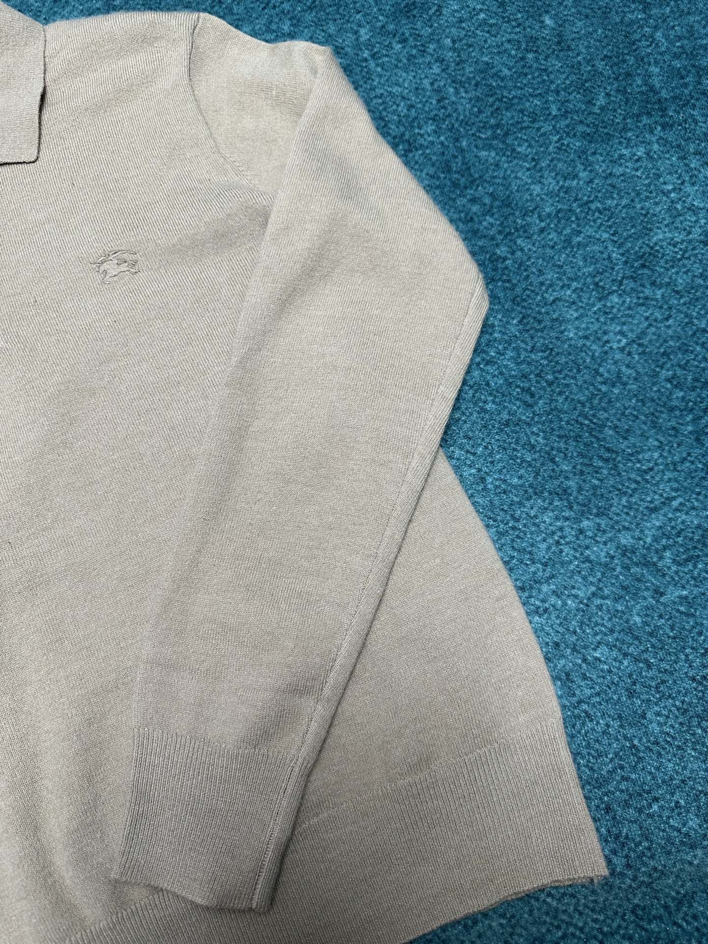 P684 Pablo 25ss Light Wool Knitted Shirts with Horseman Emblem Embroidery – Burberry Strip Integration - 图片 5