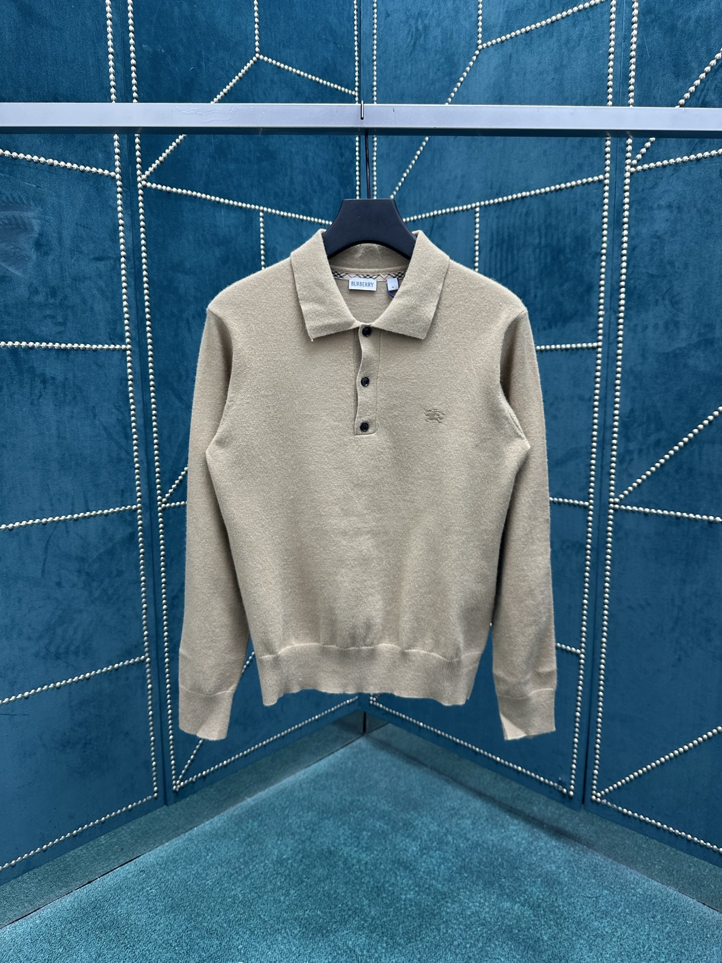 P684 Pablo 25ss Light Wool Knitted Shirts with Horseman Emblem Embroidery – Burberry Strip Integration