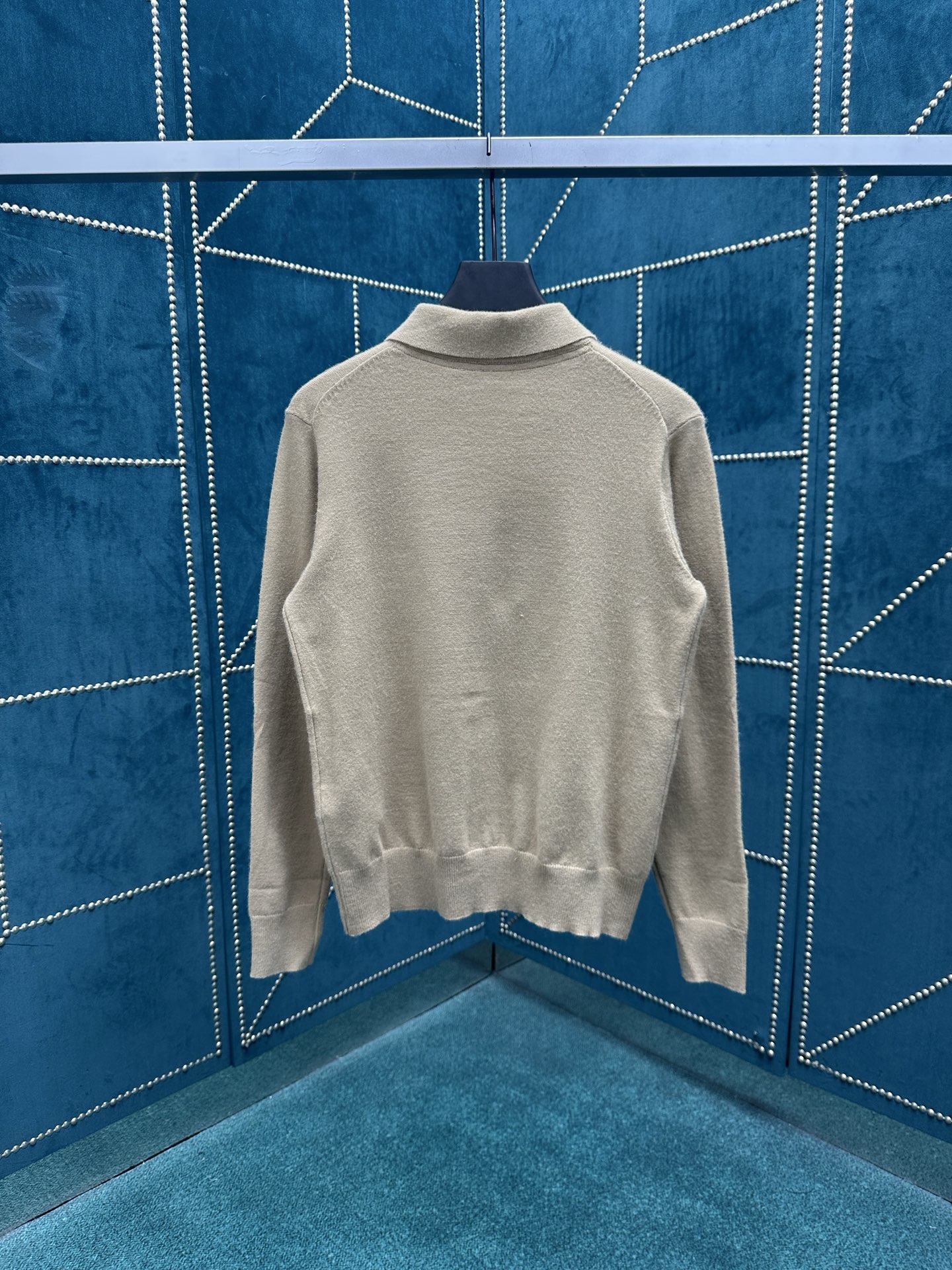 P684 Pablo 25ss Light Wool Knitted Shirts with Horseman Emblem Embroidery – Burberry Strip Integration - 图片 2