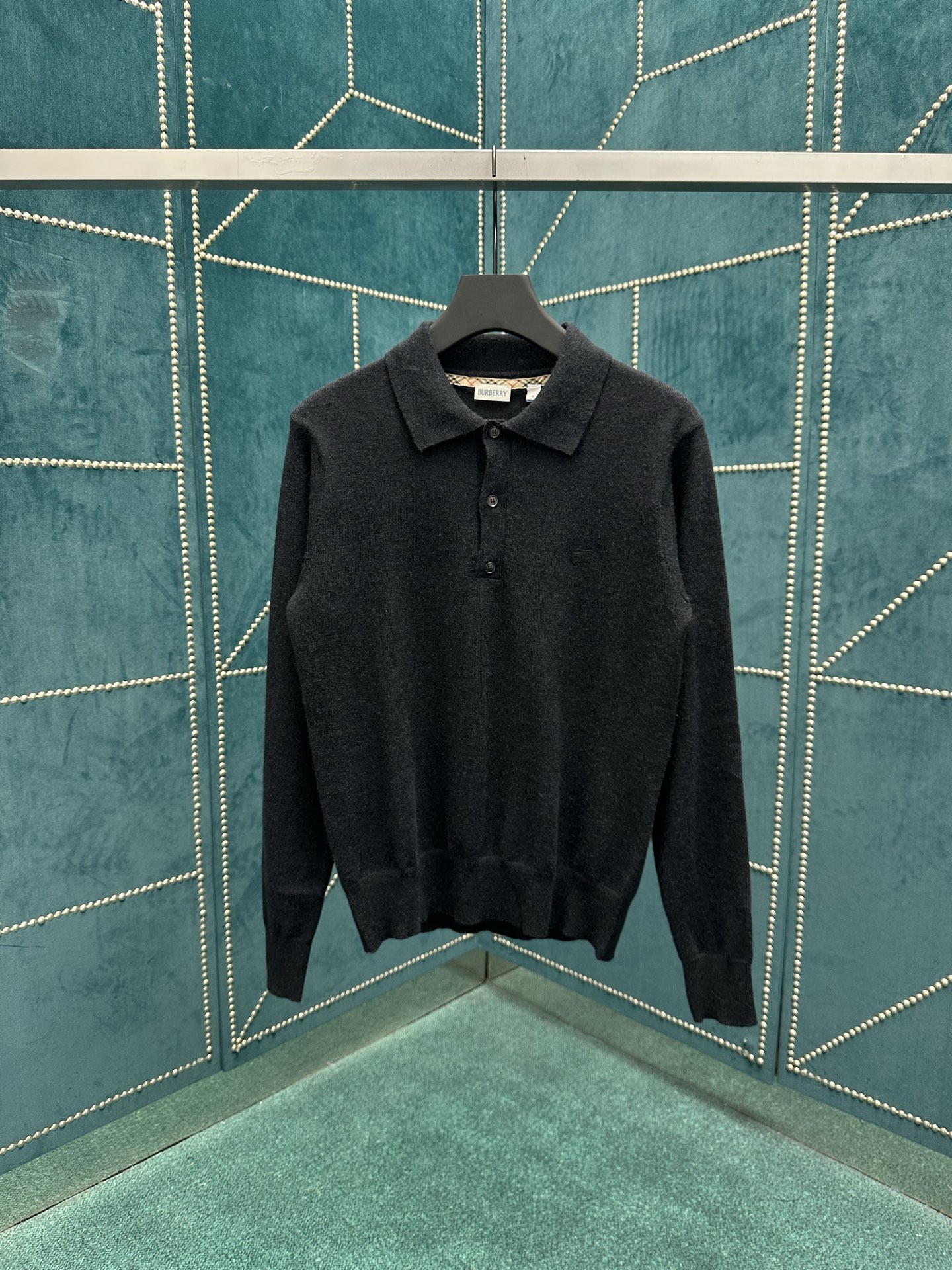 “P684 Pablo 25ss New Knitted Shirts: Light Wool Twirling Fabrics with Horseman Emblem. Available in Various Sizes” - 图片 1