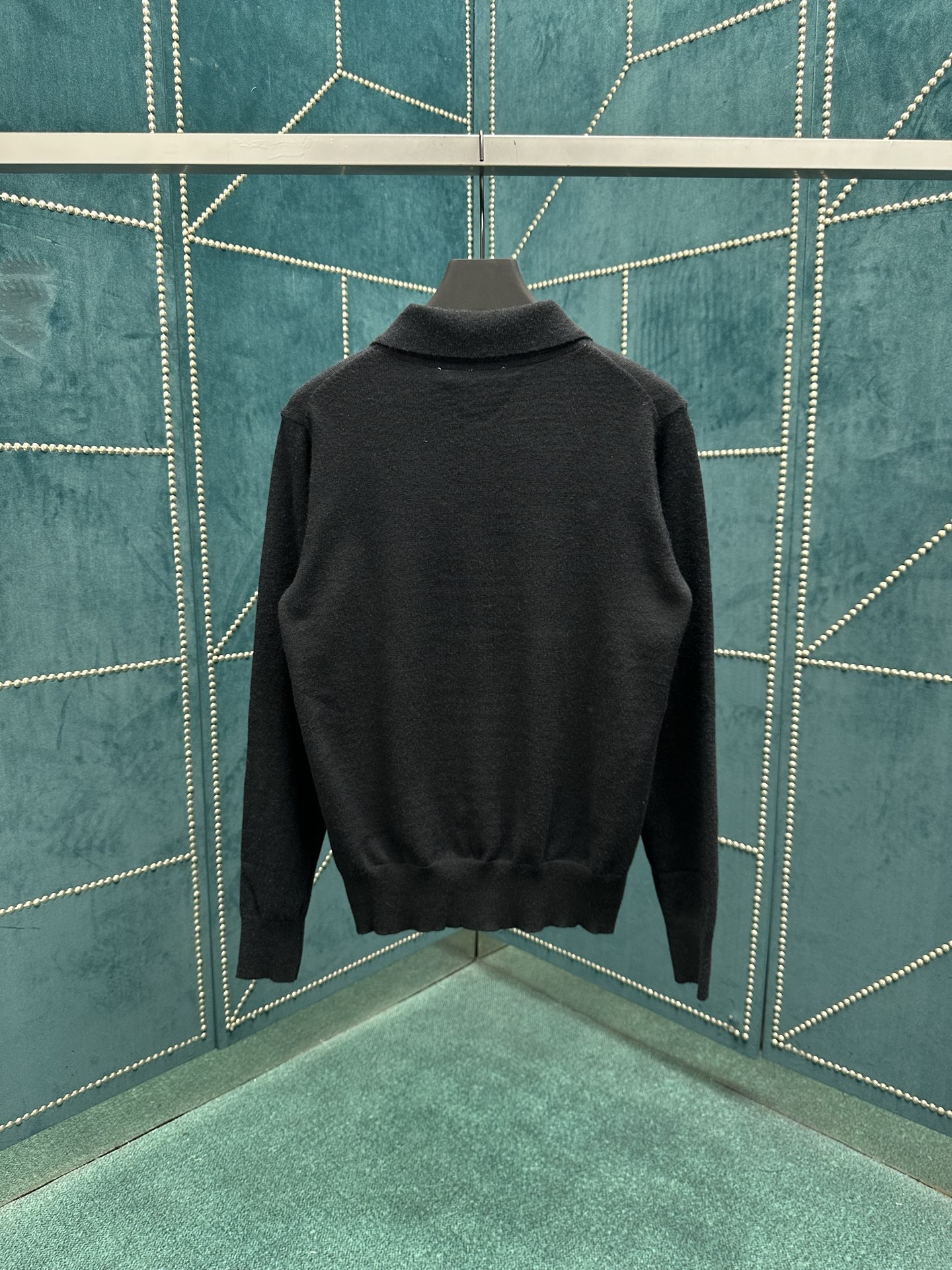 “P684 Pablo 25ss New Knitted Shirts: Light Wool Twirling Fabrics with Horseman Emblem. Available in Various Sizes” - 图片 2