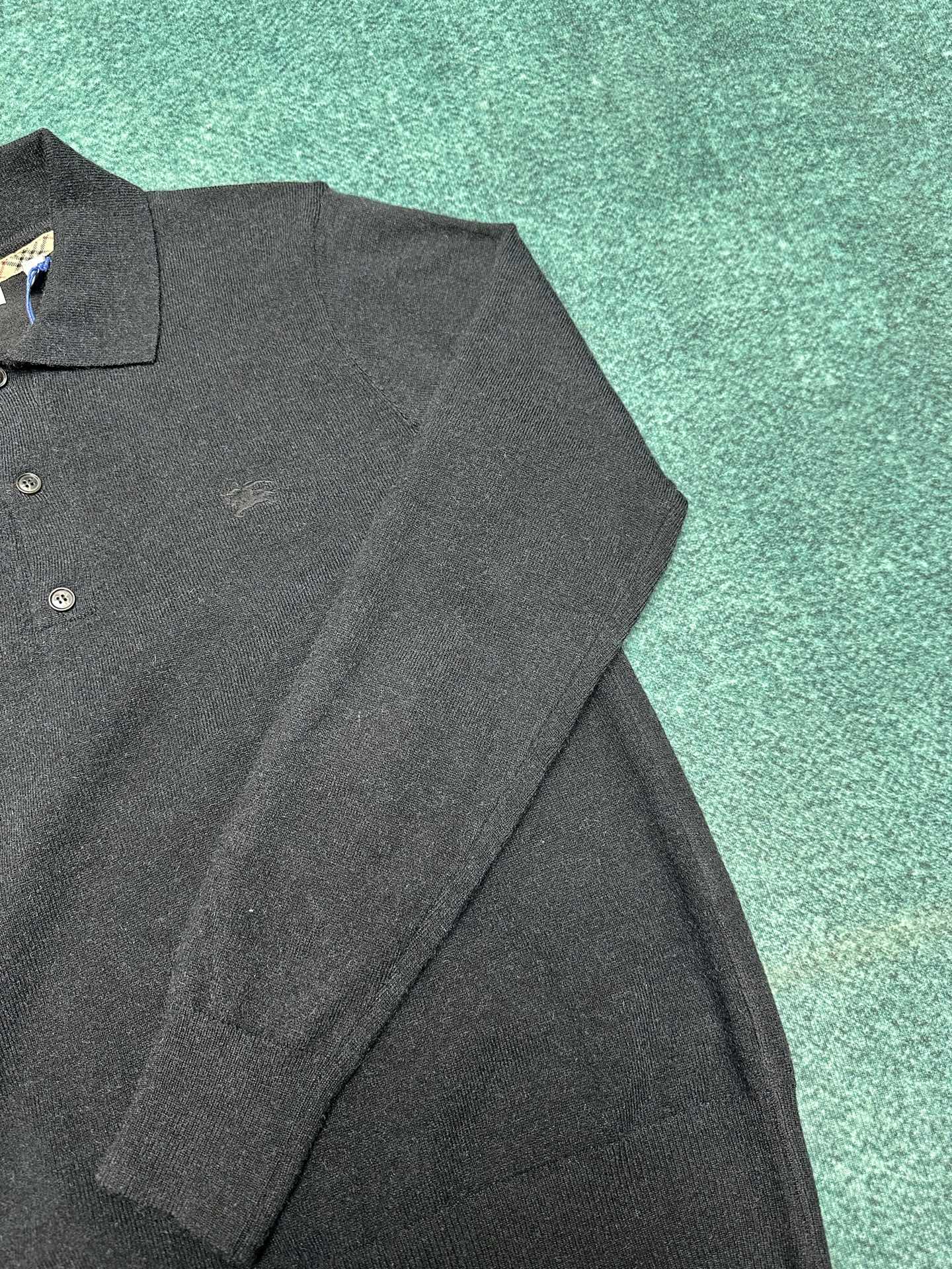 “P684 Pablo 25ss New Knitted Shirts: Light Wool Twirling Fabrics with Horseman Emblem. Available in Various Sizes” - 图片 5