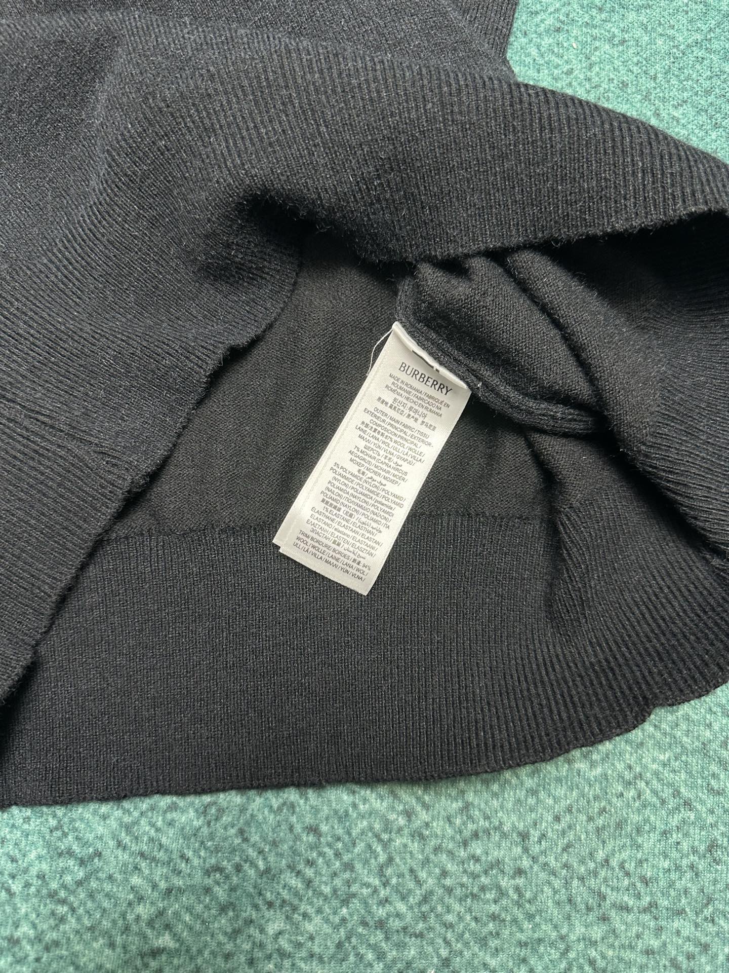 “P684 Pablo 25ss New Knitted Shirts: Light Wool Twirling Fabrics with Horseman Emblem. Available in Various Sizes” - 图片 8