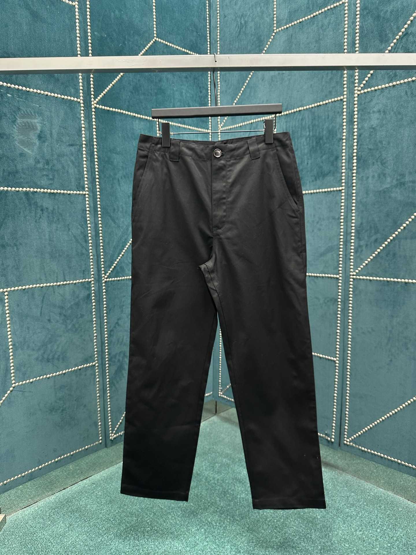 NO:504919,G Home 25ss new style decorative webbing details twill cotton trousers. This trousers are made of black twill cotton, and the back is embellished with red and green webbing details, fully expressing the unique charm. S.M.L.XL., gucci, alexander wang19860909G家25ss新款饰织带细节斜纹棉长裤 这款长裤以黑色斜纹棉匠心打造,后幅缀饰红绿织带细节,尽释别致风韵. 码数S.M.L.XL.,,gucci,alexander wang,Men's clothing