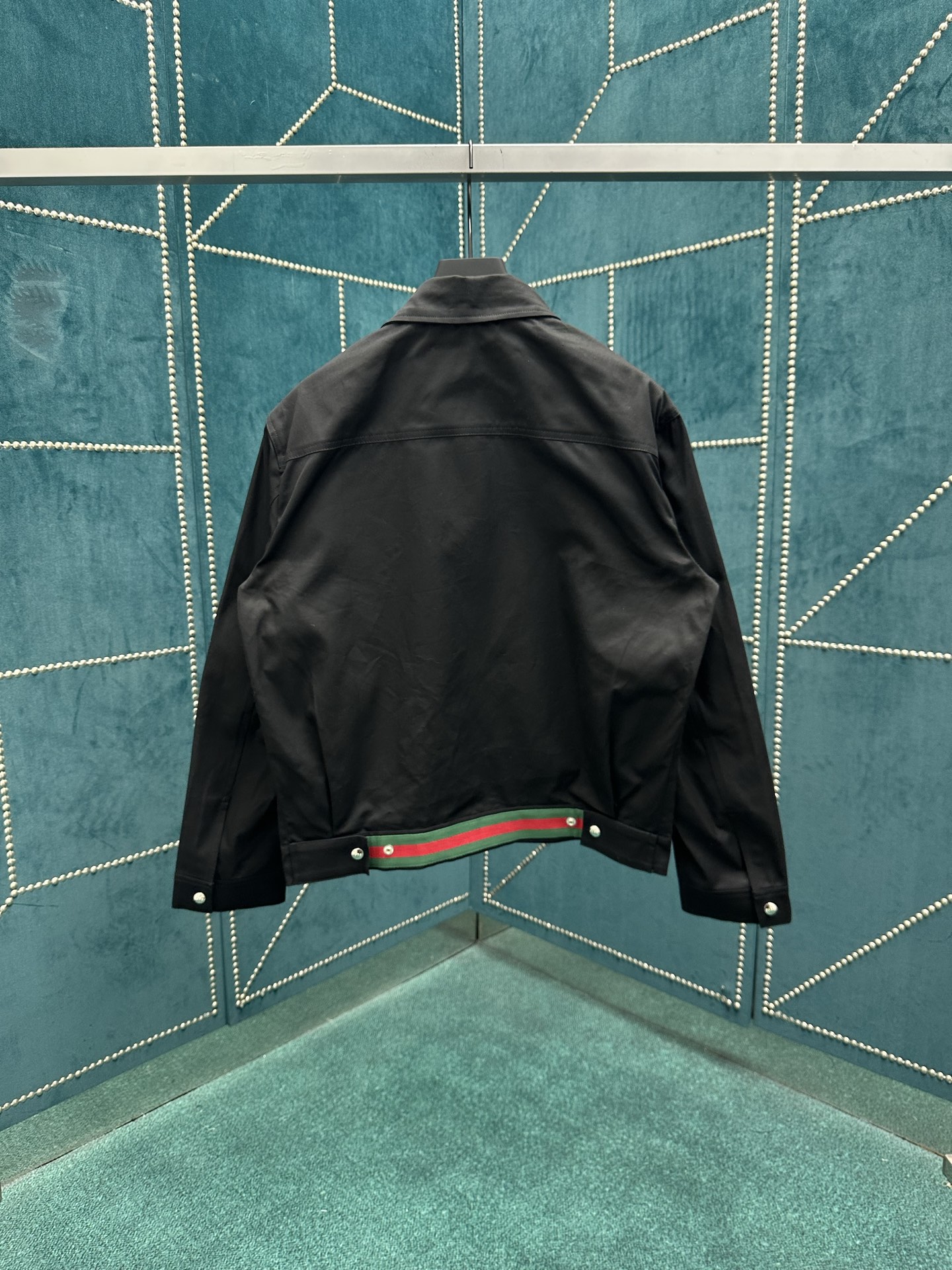 “New P900 G’s Cotton Jacket with Embroidery Detail and Gucci Stamped Markings in Black, Gray, and Green” - 图片 2