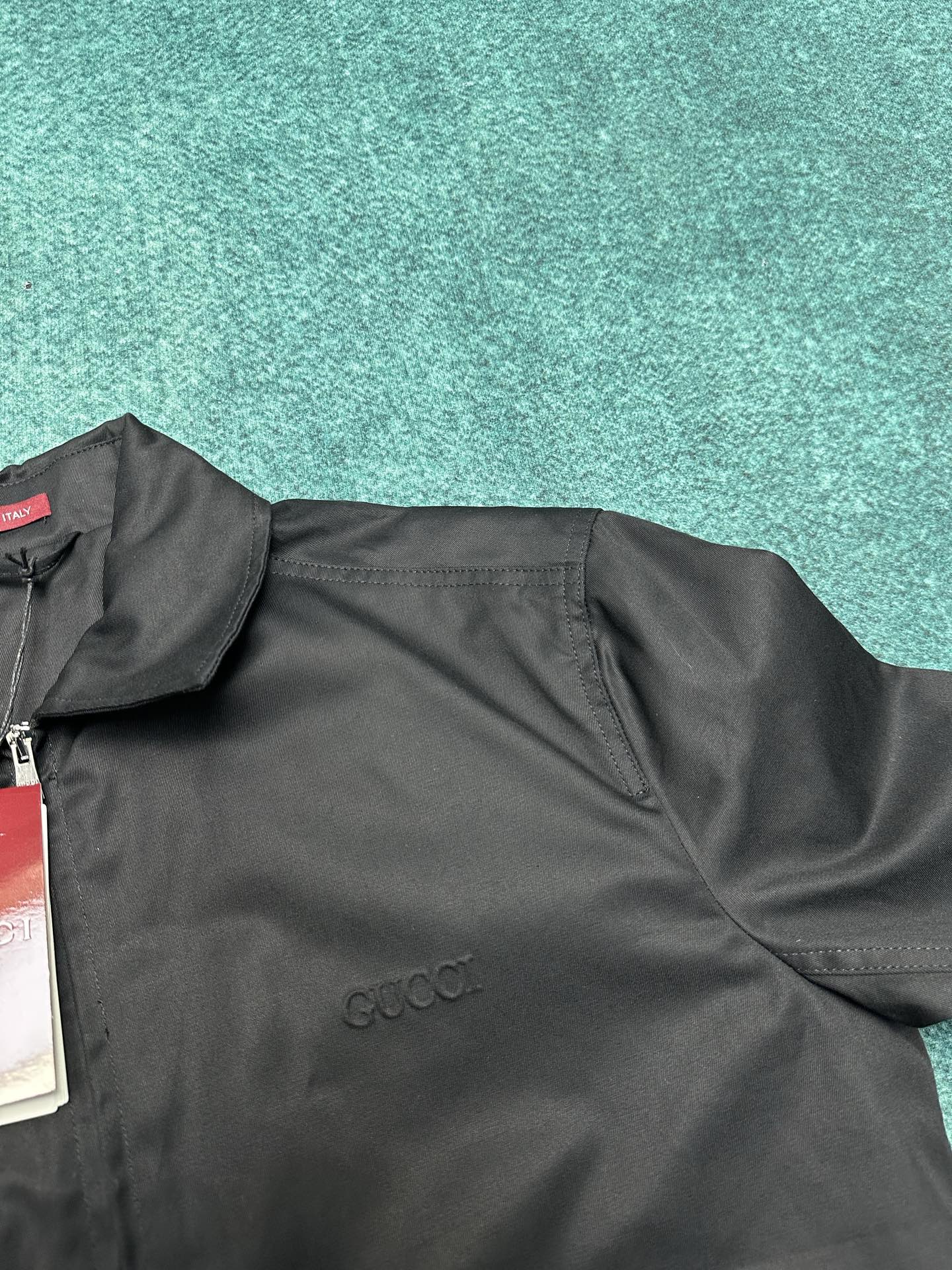 “New P900 G’s Cotton Jacket with Embroidery Detail and Gucci Stamped Markings in Black, Gray, and Green” - 图片 4