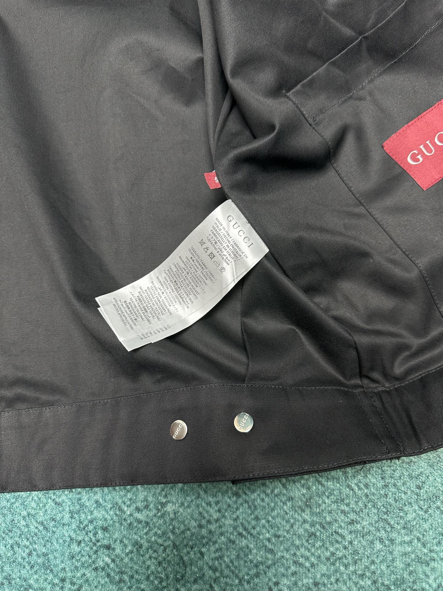 “New P900 G’s Cotton Jacket with Embroidery Detail and Gucci Stamped Markings in Black, Gray, and Green” - 图片 8