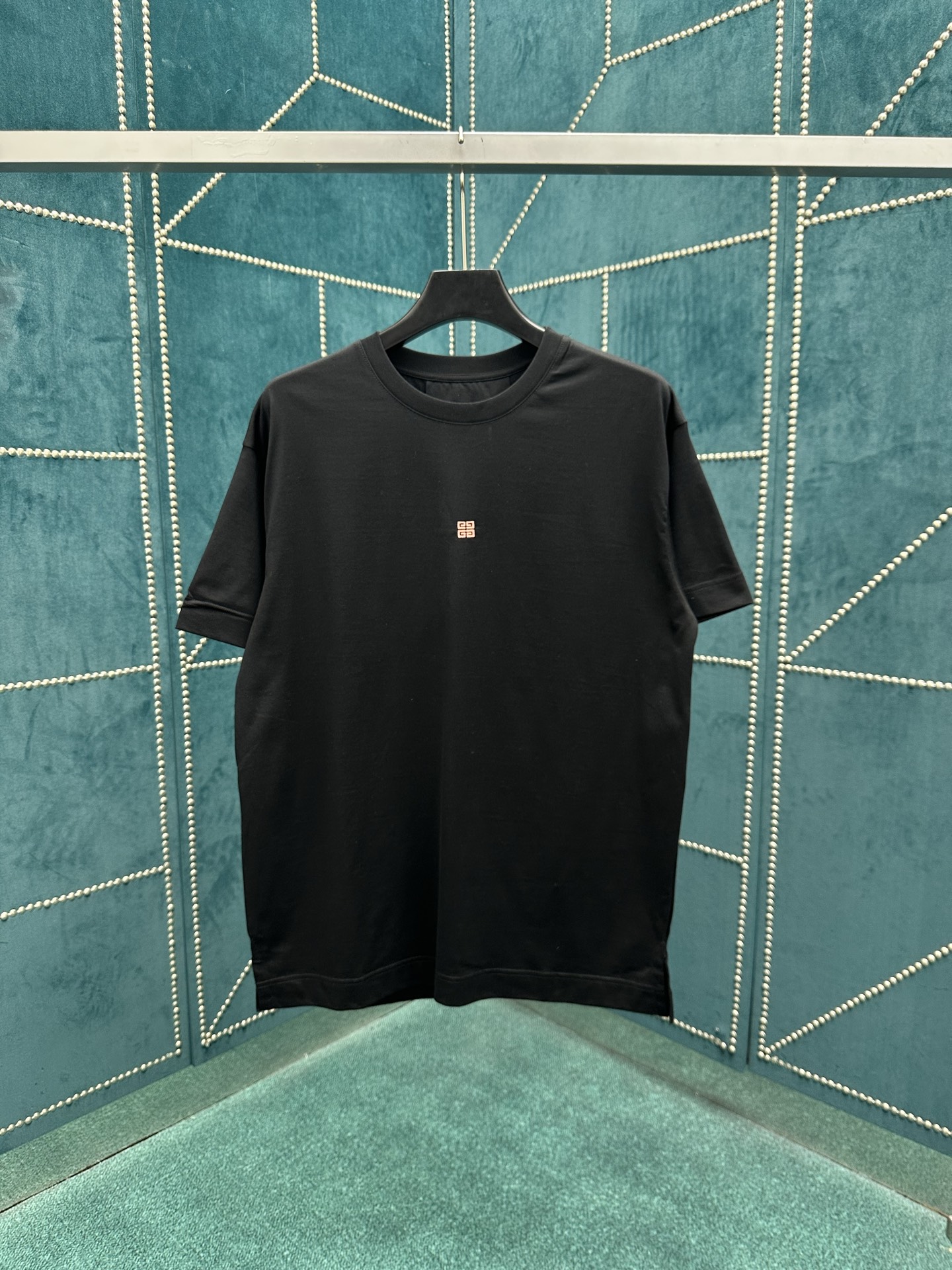 NO:512950,Givenchy 25ss new solid color round neck pullover short-sleeved T-shirt for men's high-end S.M.L.XL., givennchy, T-shirt,tees, t-shirt,alexander wang19860909纪梵希 25ss新款纯色圆领套头短袖T恤 男款高版本 码数S.M.L.XL.,,givenchy,T-shirt,tees，t-shirt,alexander wang,Men's clothing