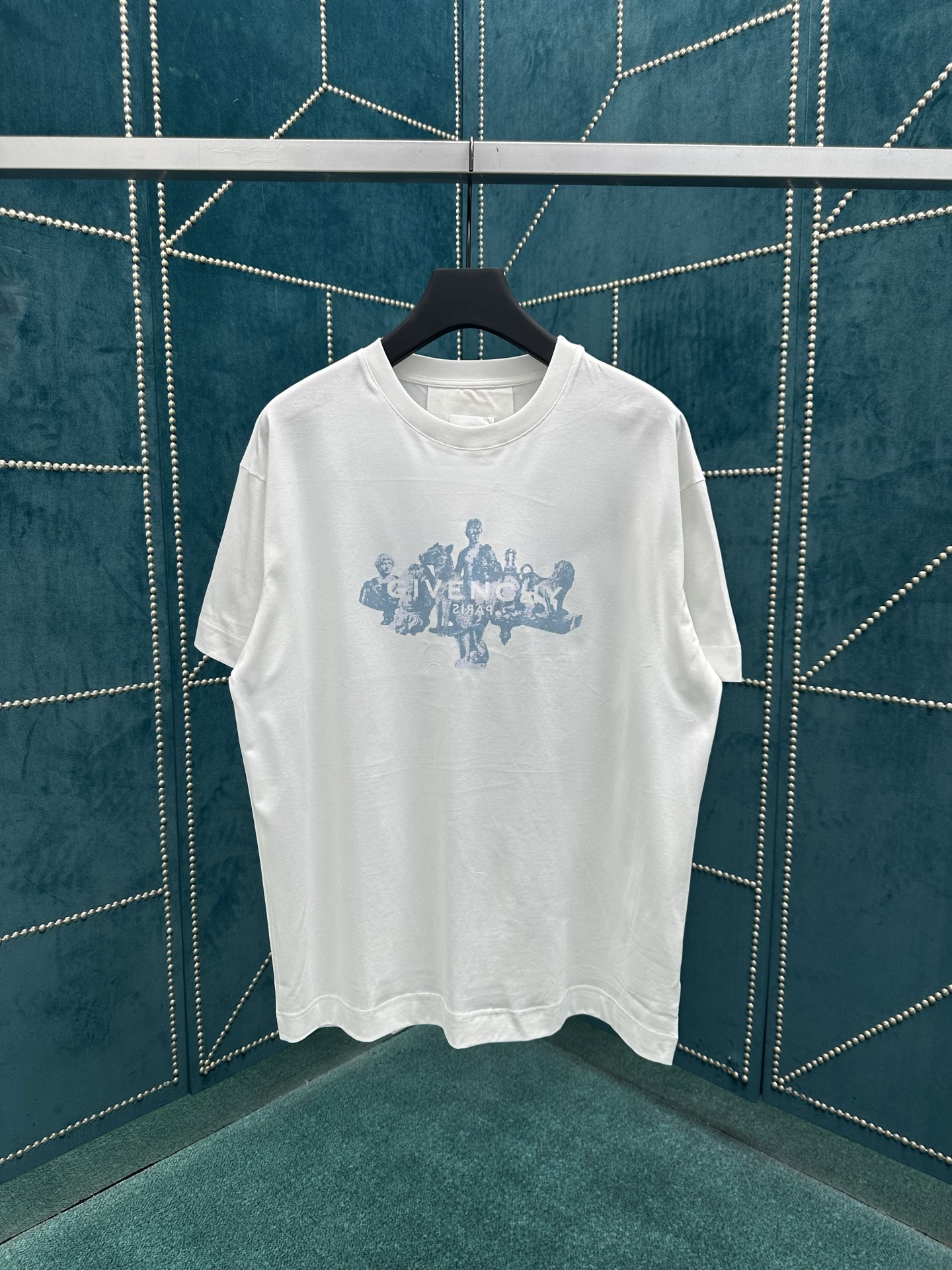 NO:512937,Givenchy 25ss new Reverse T-Shirt In Cotton With Hubert Objects pattern printed pullover straight round neck short-sleeved T-shirt for men's high-version S.M.L.XL., givennchy,versace,T-shirt,tees,t-shirt,alexander wang19860909纪梵希 25ss新款Reverse T-Shirt In Cotton With Hubert Objects 图案印花套头直筒圆领短袖T恤 男款 高版本 码数S.M.L.XL.,,givenchy,versace,T-shirt,tees，t-shirt,alexander wang,Men's clothing