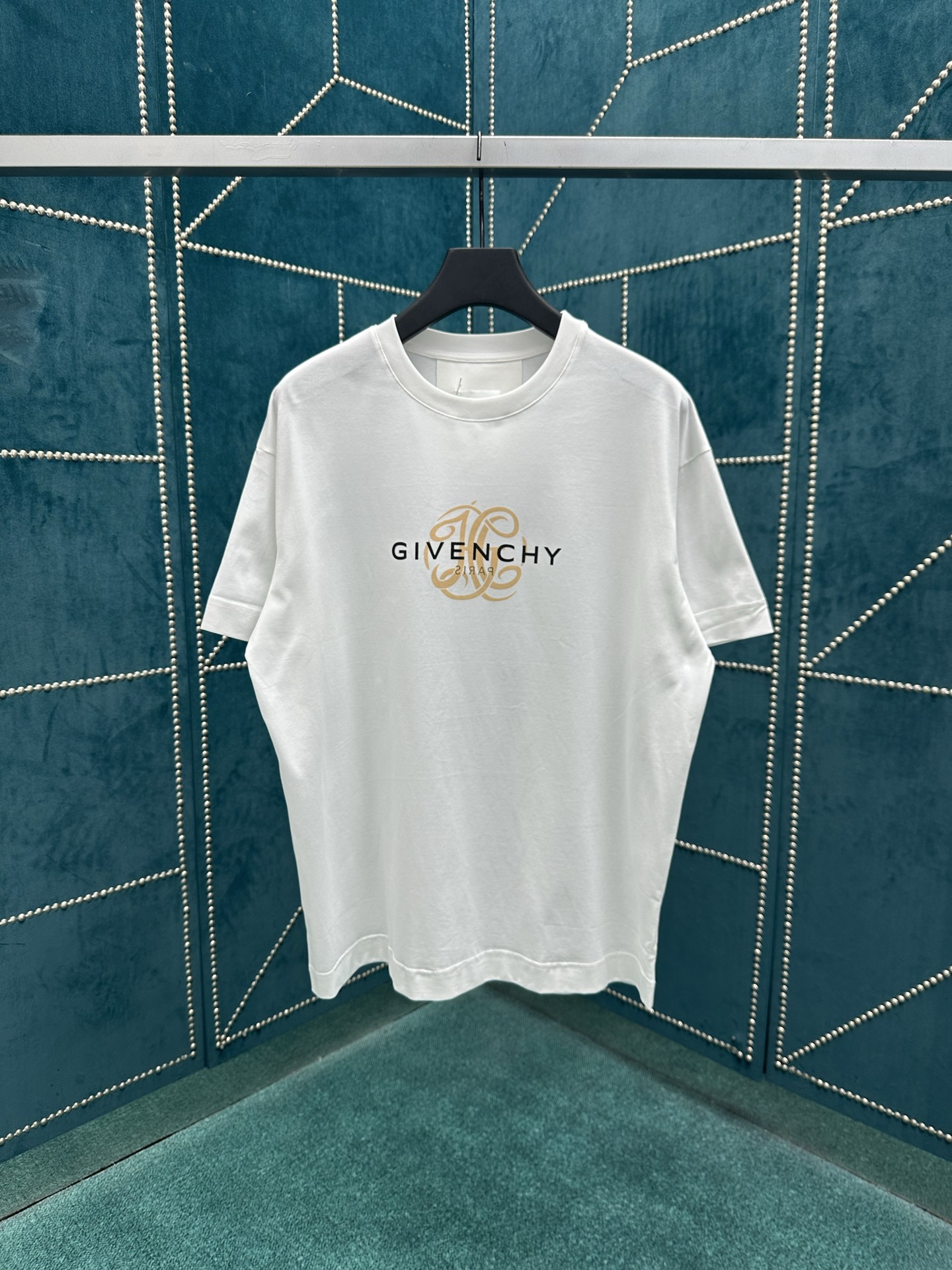NO:512933,Givenchy 25ss new Reverse letter printed round neck short-sleeved T-shirt for men's high-version S.M.L.XL., givennchy,versace,T-shirt,tees,t-shirt,alexander wang19860909纪梵希 25ss新款Reverse 字母印花圆领短袖T恤 男款 高版本 码数S.M.L.XL.,,givenchy,versace,T-shirt,tees，t-shirt,alexander wang,Men's clothing