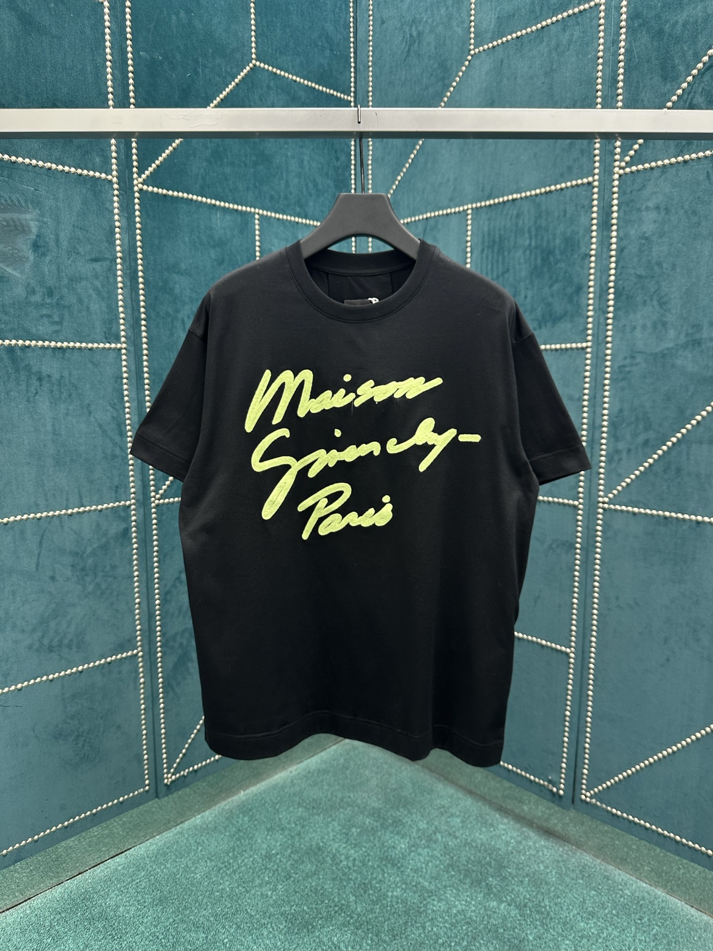 NO:514454,Givenchy 25ss new letter Logo embroidered round neck pullover short-sleeved T-shirt men's black high-version S.M.L.XL., givennchy, T-shirt,tees, t-shirt,alexander wang19860909纪梵希 25ss新款字母Logo刺绣圆领套头短袖T恤 男款 黑色 高版本 码数S.M.L.XL.,,givenchy,T-shirt,tees，t-shirt,alexander wang,Men's clothing