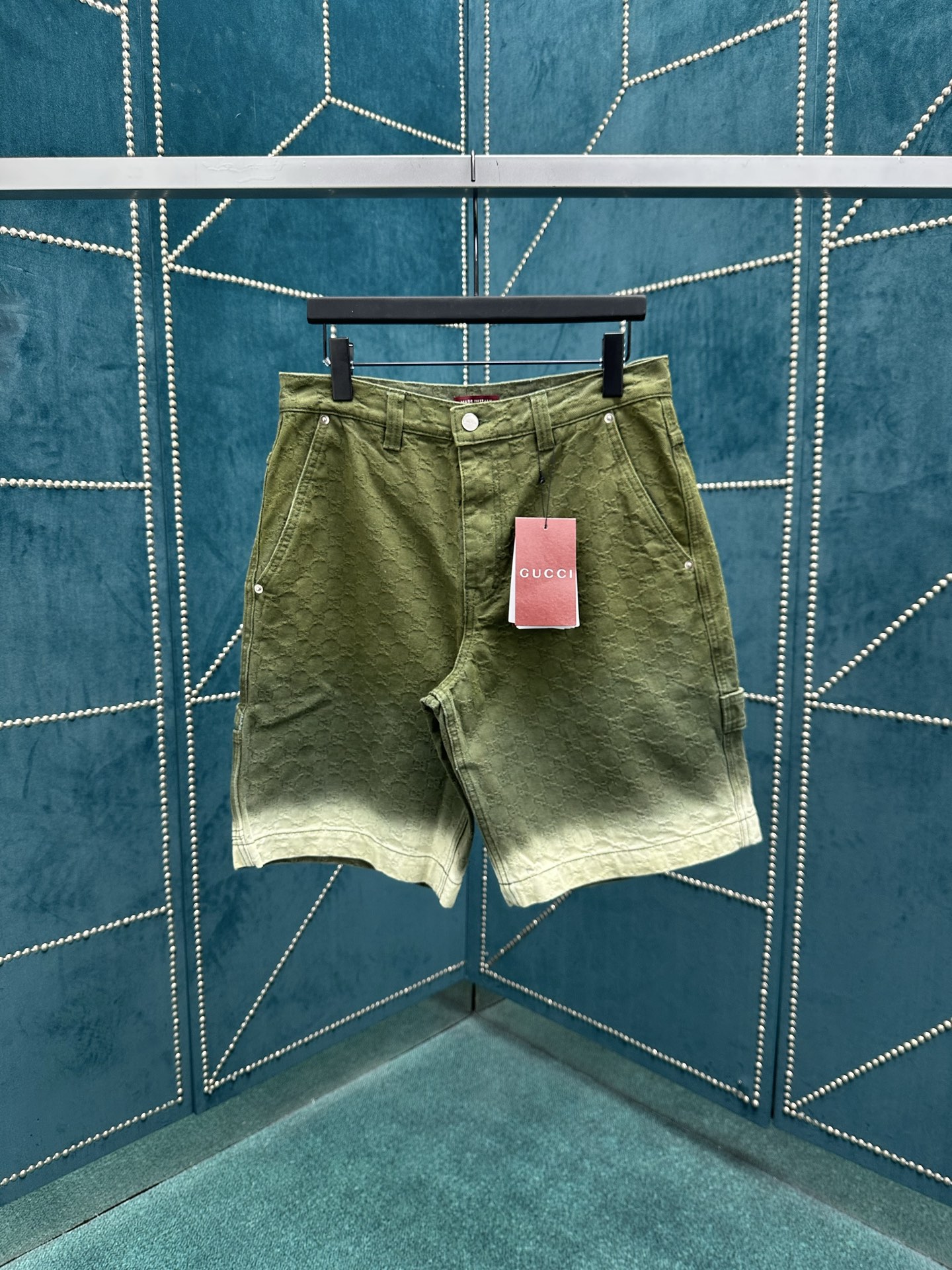 NO:512103,G Home 25ss new gradient shorts are made of forest green canvas and light green, and are ingeniously embellished with the iconic GG letter interwoven pattern. Number of 46.48.50.52., gucci, shorts, alexander wang19860909G家 25ss新款渐变短裤采用森林绿帆布与浅绿色打造,匠心缀饰标志性GG字母交织图案. 码数46.48.50.52.,,gucci,shorts,alexander wang,Men's clothing