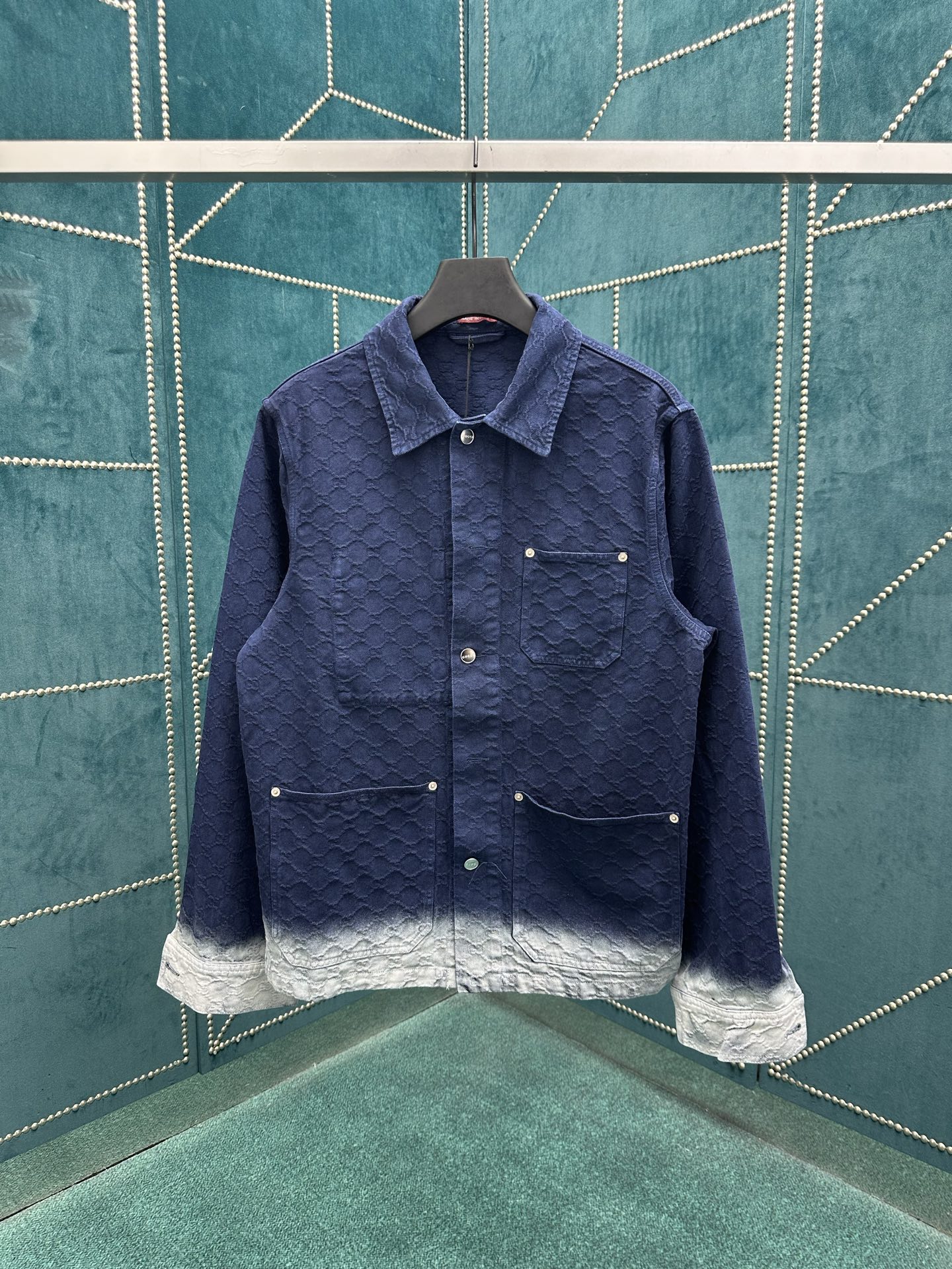 NO:517181,G Home 25ss new shirt is made of dark blue to white gradient bleached GG cotton tannin jacquard fabric. 46.48.50.52., gucci,shirts,alexander wang19860909G家 25ss新款衬衫以深蓝色至白色渐变色漂白GG棉质丹宁提花面料匠心打造. 码数46.48.50.52.,,gucci,shirts,alexander wang,Men's clothing