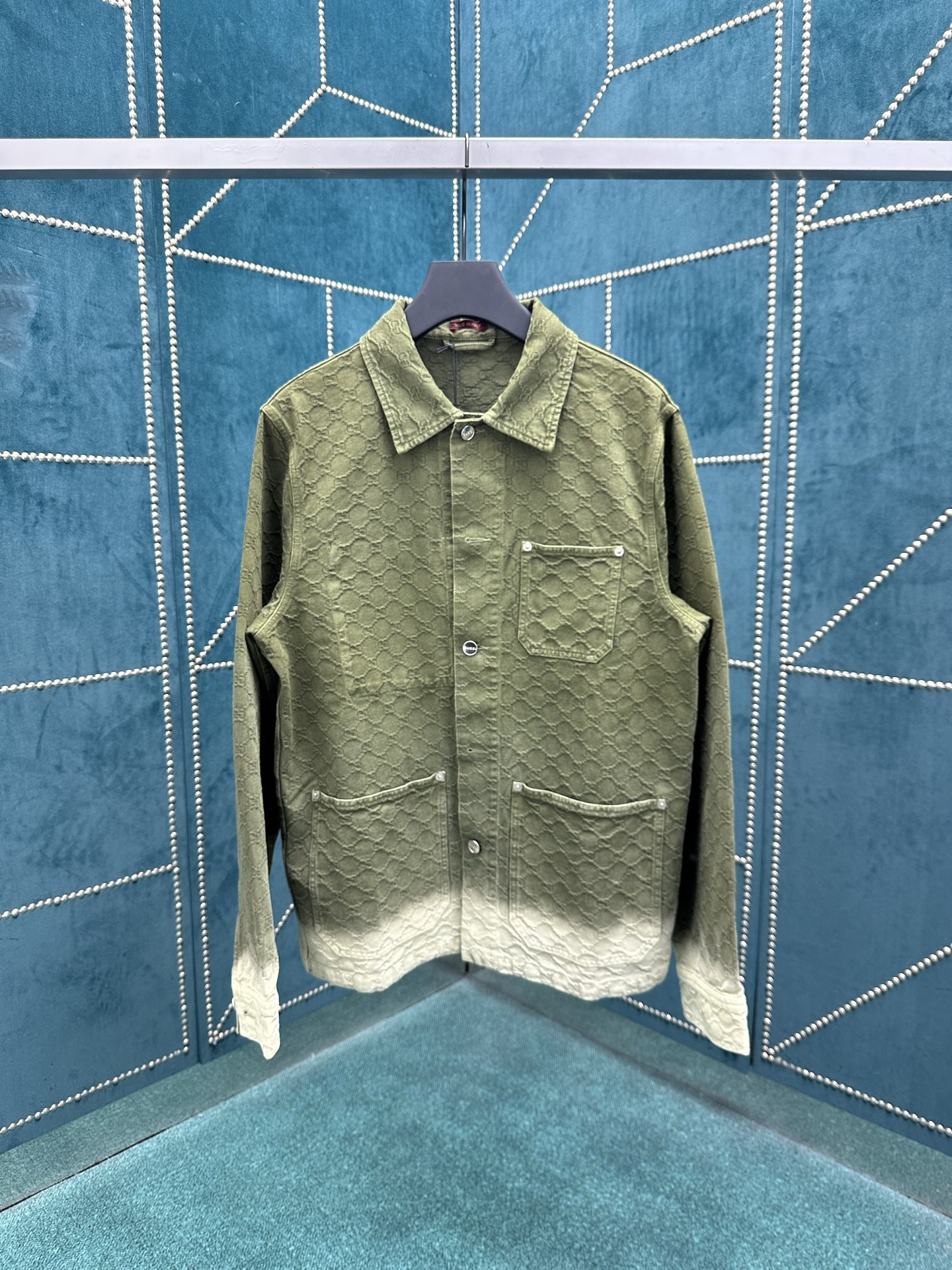NO:517191,G Home 25ss new shirt is made of forest green to white gradient bleached GG cotton tannin jacquard fabric. 46.48.50.52., gucci,shirts,alexander wang19860909G家 25ss新款衬衫以森林绿至白色渐变色漂白GG棉质丹宁提花面料匠心打造. 码数46.48.50.52.,,gucci,shirts,alexander wang,Men's clothing