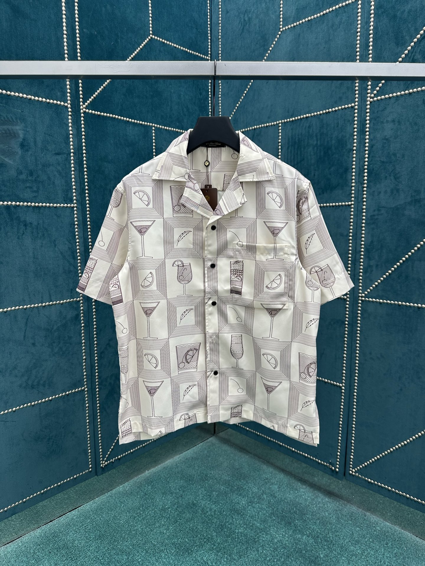 NO:520554,LP 25ss new loose collar printed shirt, high-version S.M.L.XL., loro piana,shirts,alexander wang19860909LP 25ss新款宽松开领印花衬衫 ,高版本 码数S.M.L.XL.,,loro piana,shirts,alexander wang,Men's clothing