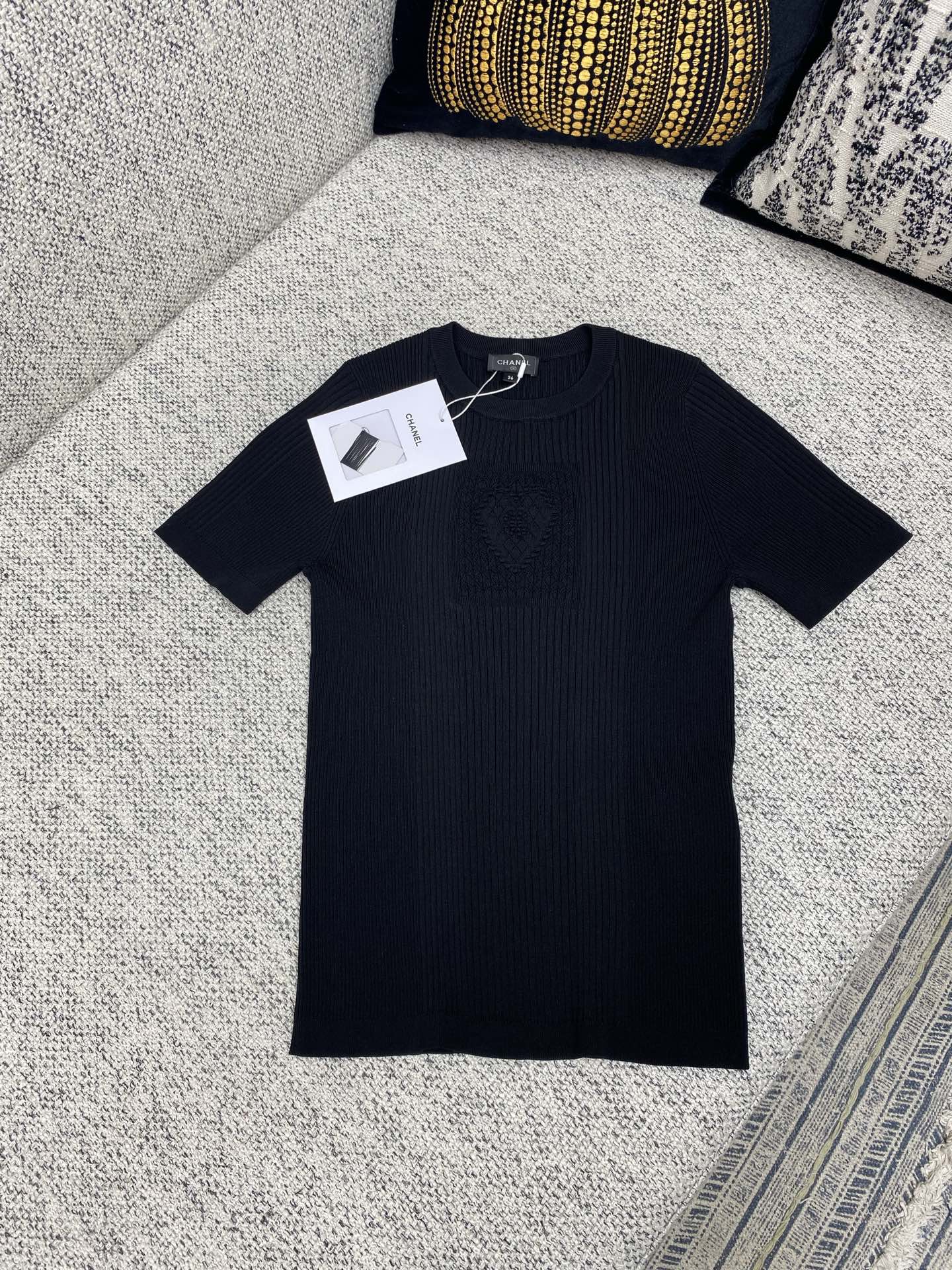 NO:520555,Chanel 25ss new autumn and winter trailer series pattern cotton vertical striped pullover T-shirt for women S.M.L., chanel,tees, t-shirt, alexander wang19860909香奈儿25ss新款秋冬预告系列 图案棉质竖条纹套头T恤 女款 码数S.M.L.,,chanel,tees，t-shirt,alexander wang,Men's clothing