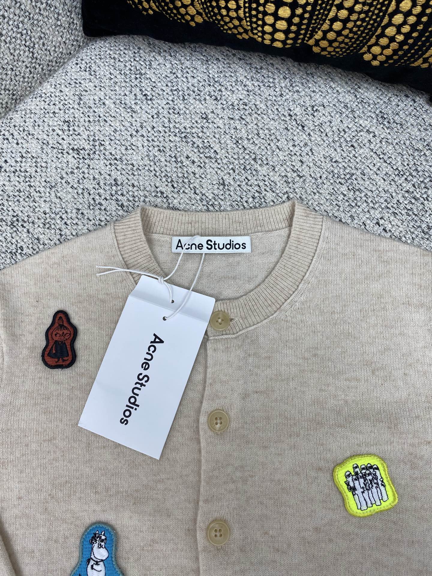 Acne 25ss新款STUDIOS X MOOMIN 牦牛毛开衫 此款圆领开衫为 Acne Studi