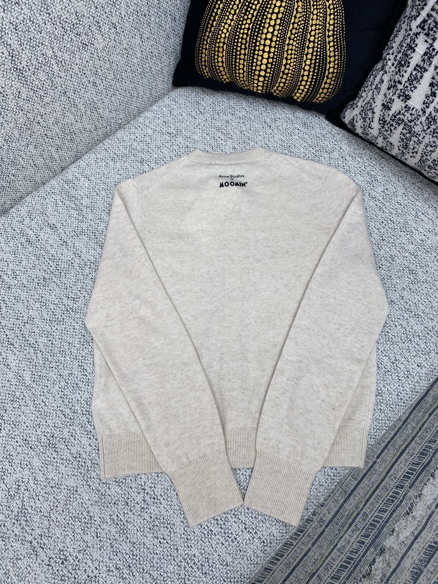 Acne 25ss新款STUDIOS X MOOMIN 牦牛毛开衫 此款圆领开衫为 Acne Studi