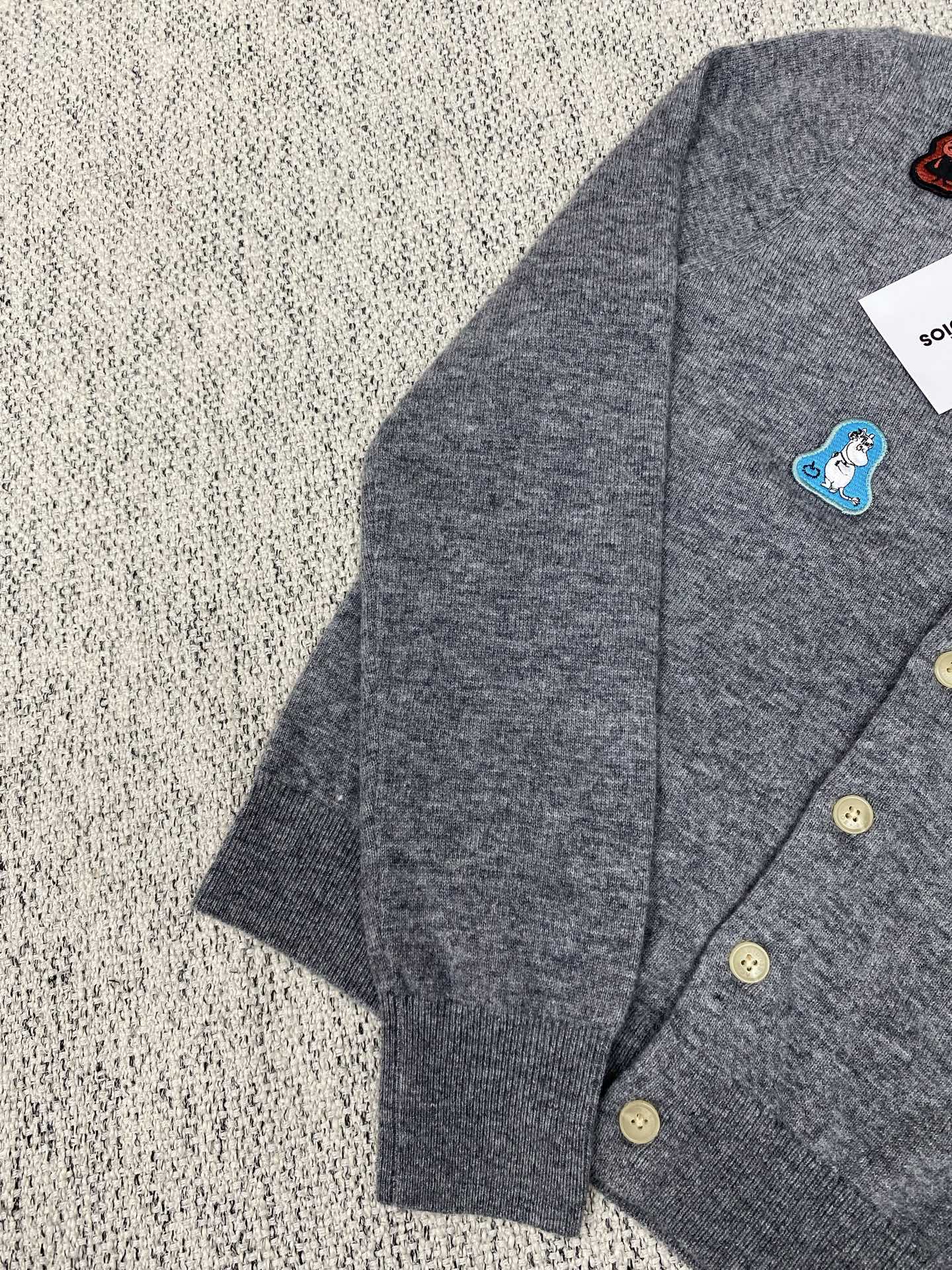 Acne 25ss新款STUDIOS X MOOMIN 牦牛毛开衫 此款圆领开衫为 Acne Studi