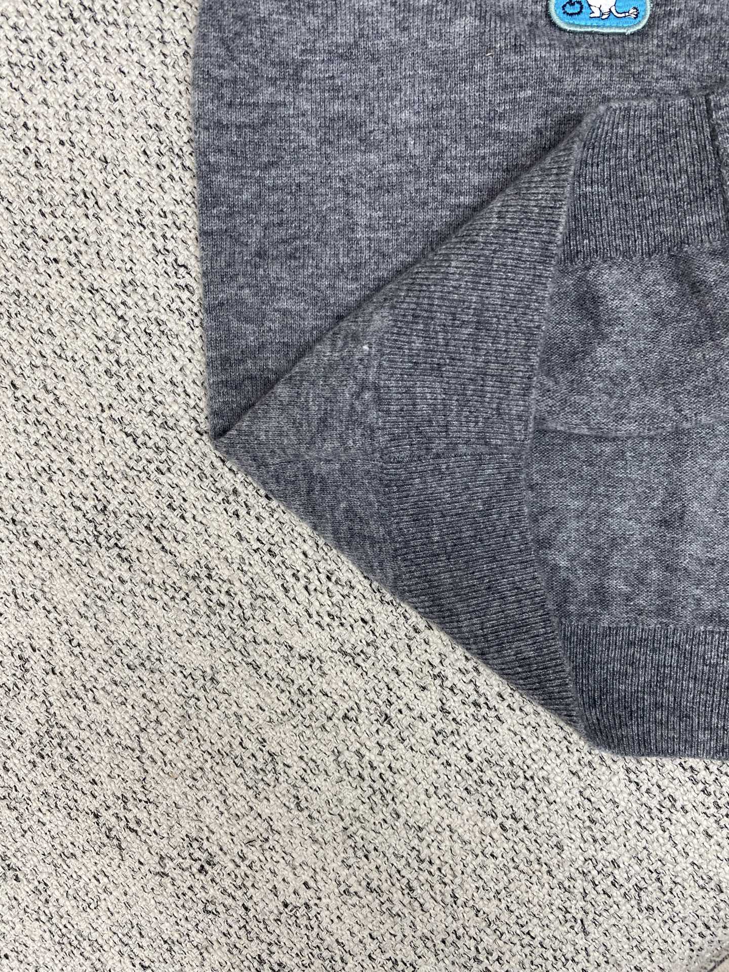 Acne 25ss新款STUDIOS X MOOMIN 牦牛毛开衫 此款圆领开衫为 Acne Studi