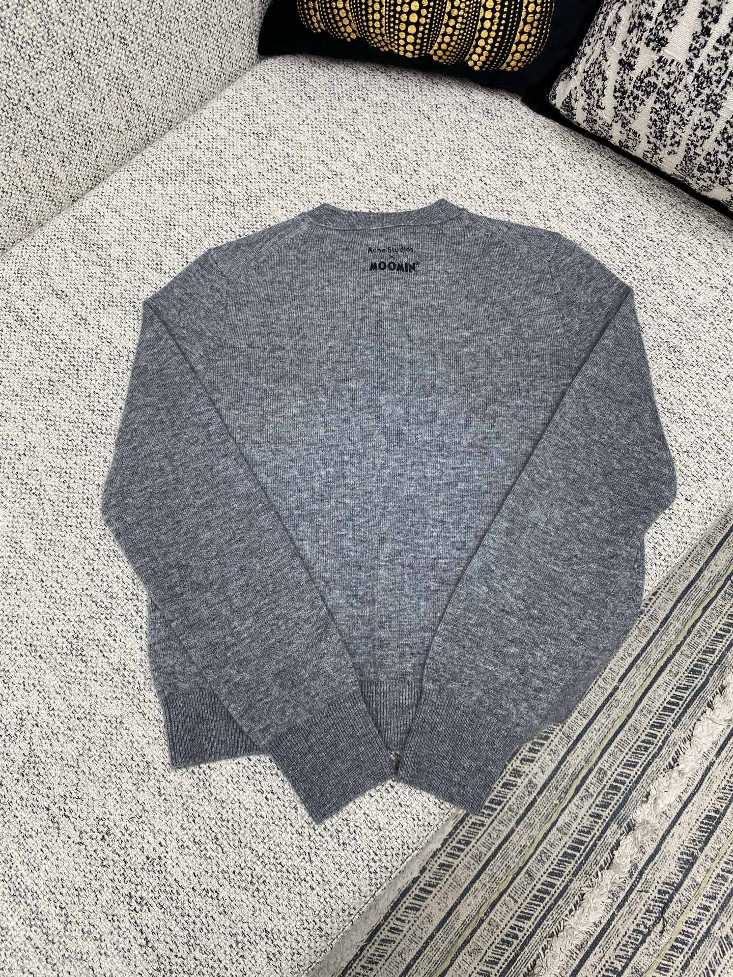 Acne 25ss新款STUDIOS X MOOMIN 牦牛毛开衫 此款圆领开衫为 Acne Studi