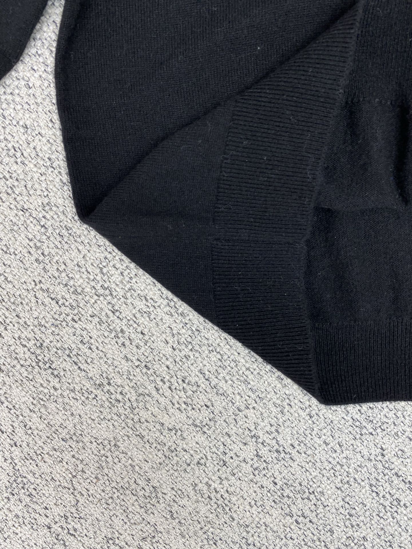 Acne 25ss新款STUDIOS X MOOMIN 牦牛毛开衫 此款圆领开衫为 Acne Studi