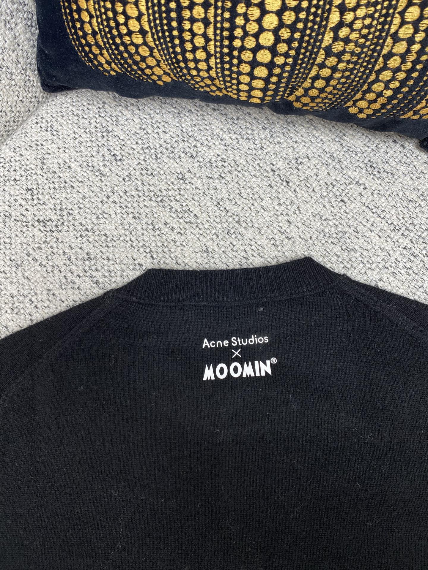 Acne 25ss新款STUDIOS X MOOMIN 牦牛毛开衫 此款圆领开衫为 Acne Studi