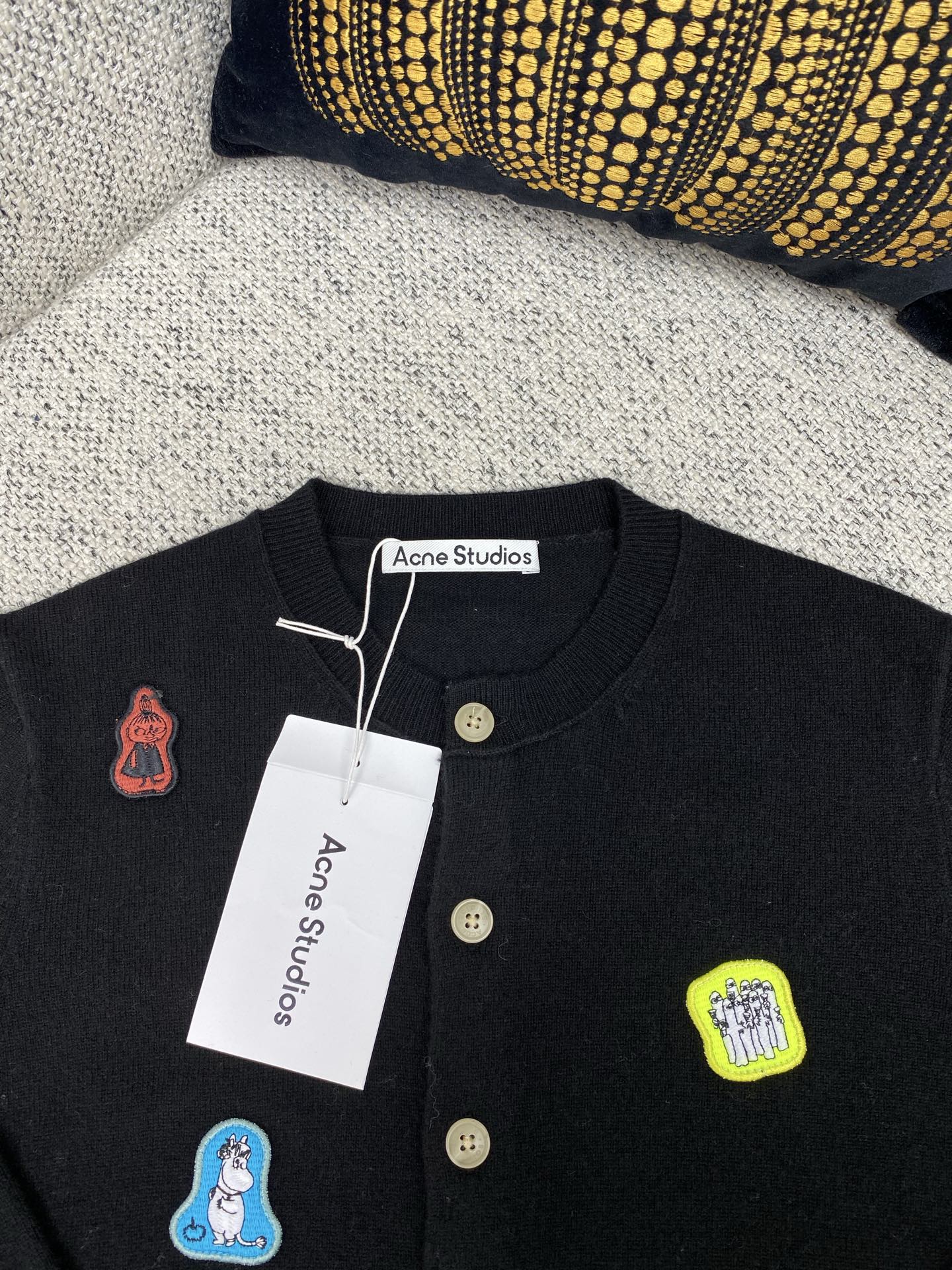 Acne 25ss新款STUDIOS X MOOMIN 牦牛毛开衫 此款圆领开衫为 Acne Studi