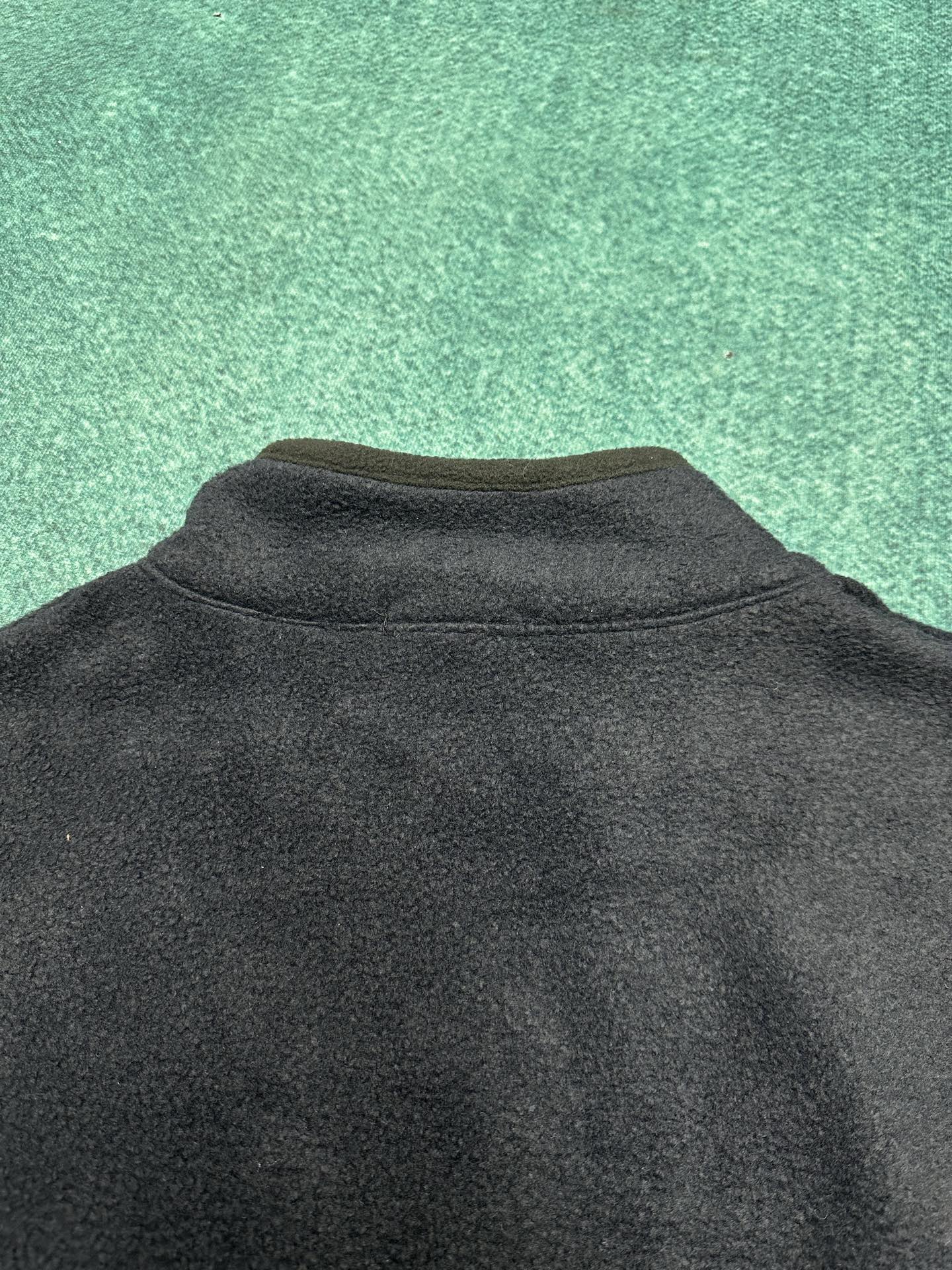 MIUMIU 25ss新款动感抓绒运动衫呈现Oversize比例，撞色刺绣徽标吸引眼球。码数：S.M.L