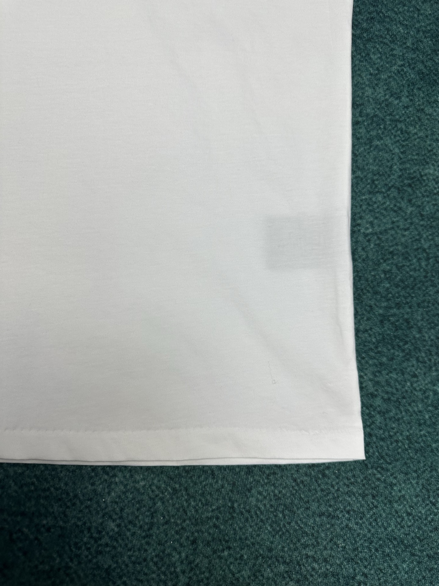 迪奥 25ss新款 T 恤是二零二五冬季男装系列新品，饰以灵感源自 Dior 高订精神的 Christi