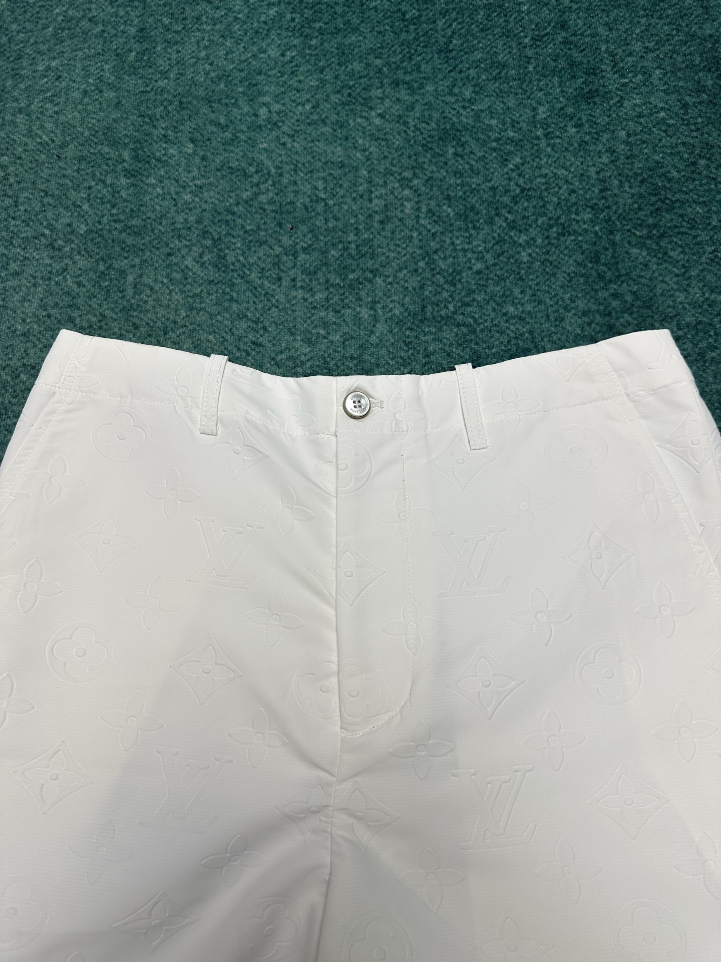 驴家 25ss新款棉质休闲裤铺陈全幅 Macro Monogram 压纹提花，映现别致浮雕效果。可搭配衬